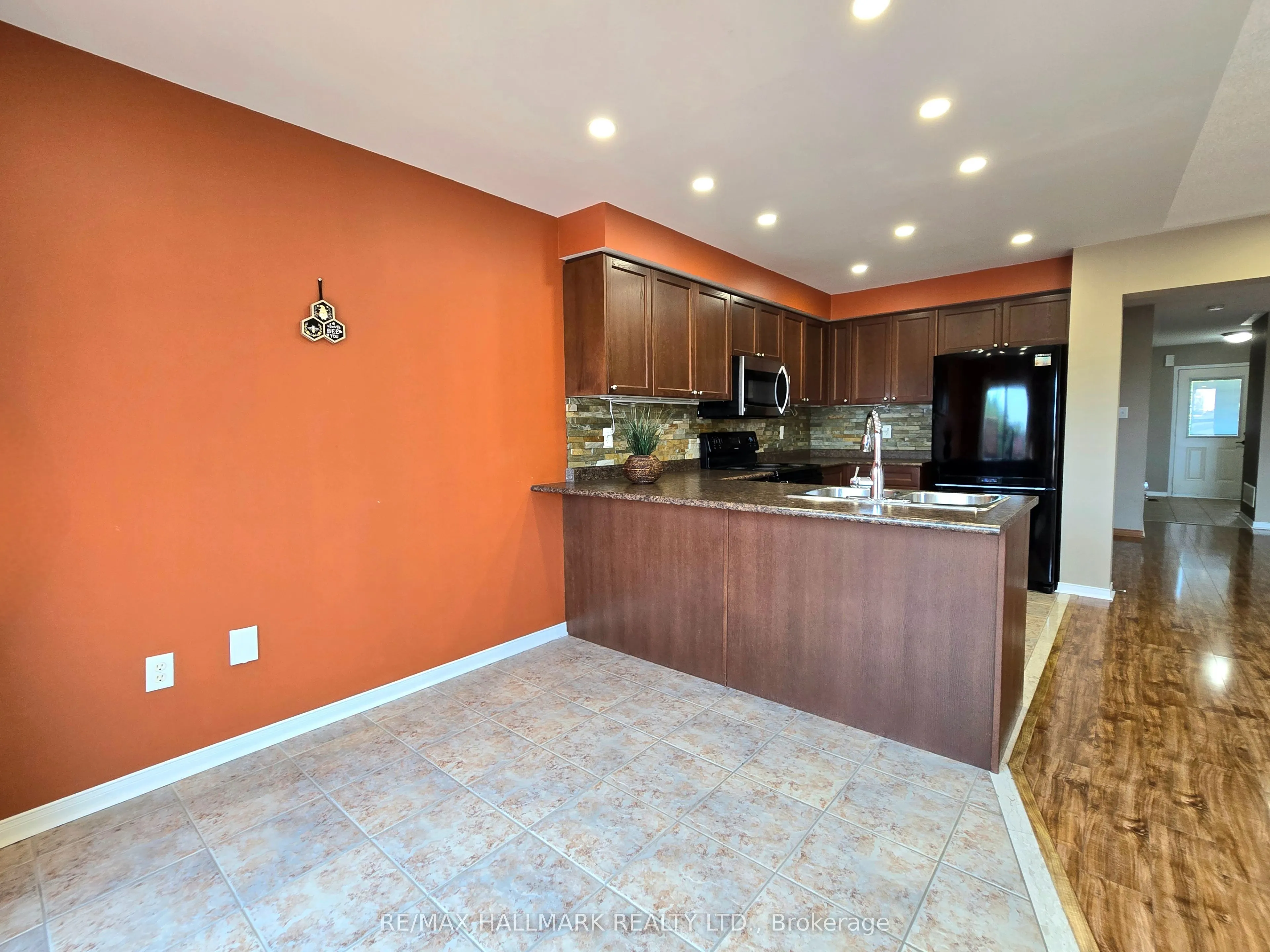 104 Oceanpearl Crescent