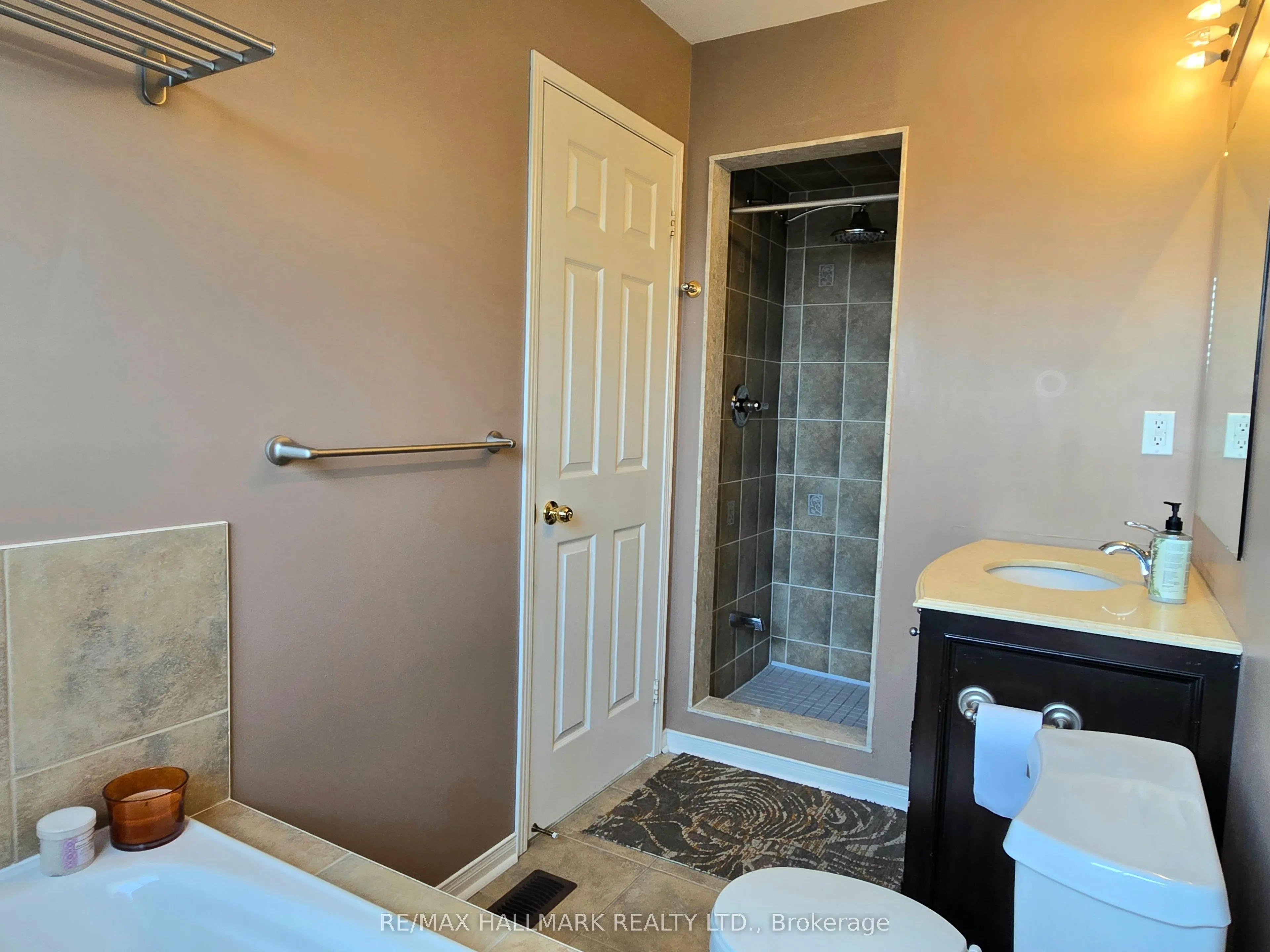 104 Oceanpearl Crescent
