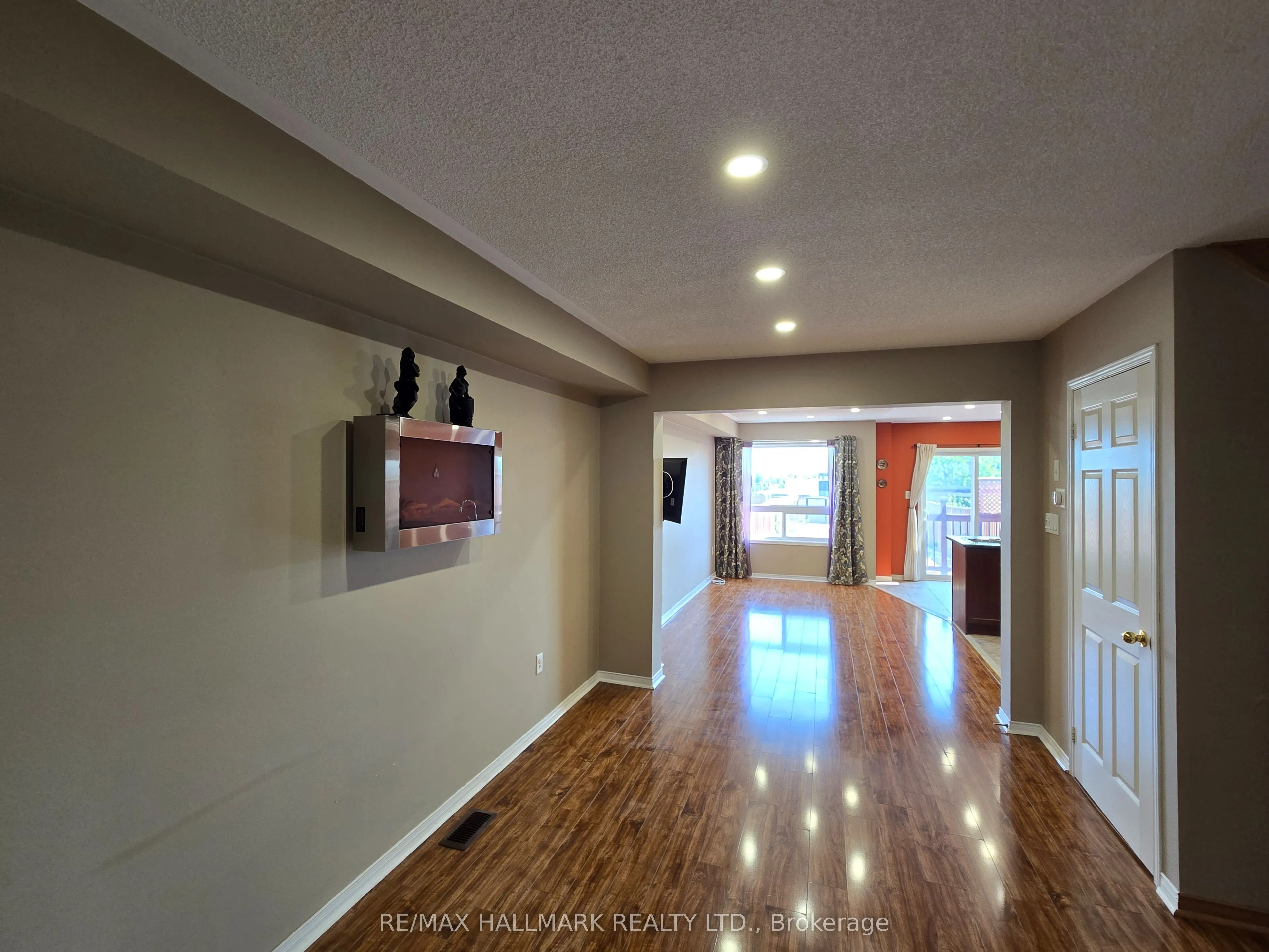 104 Oceanpearl Crescent