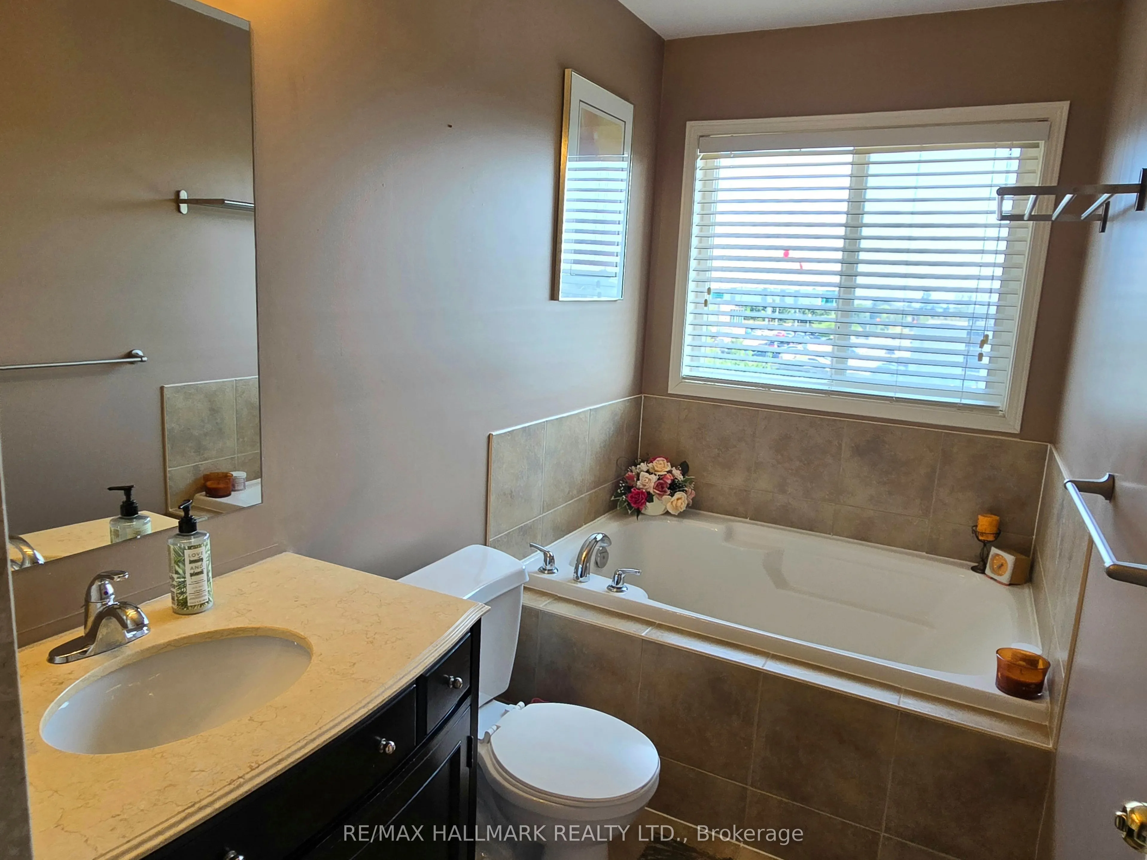 104 Oceanpearl Crescent