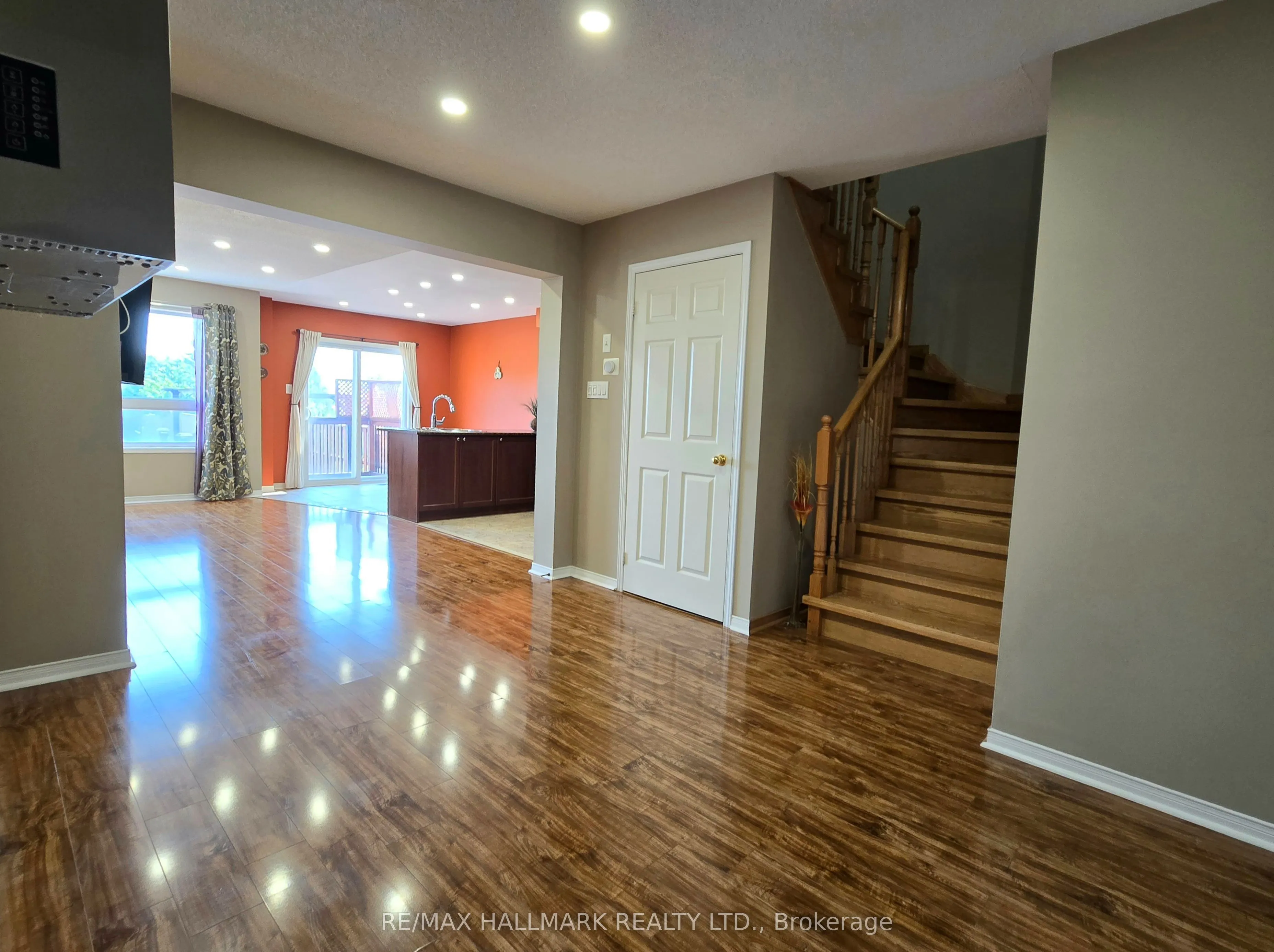 104 Oceanpearl Crescent