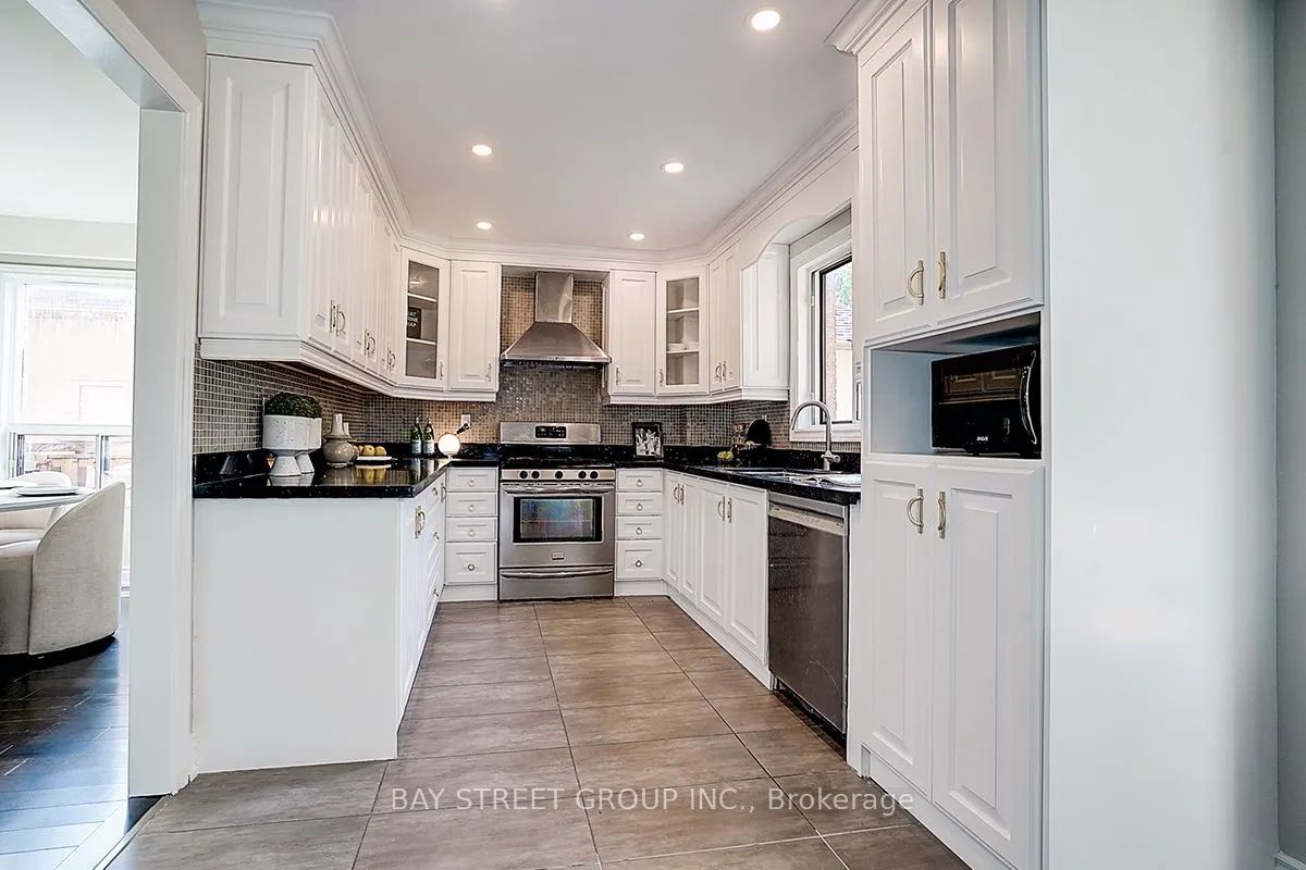 616 Sheppard Avenue