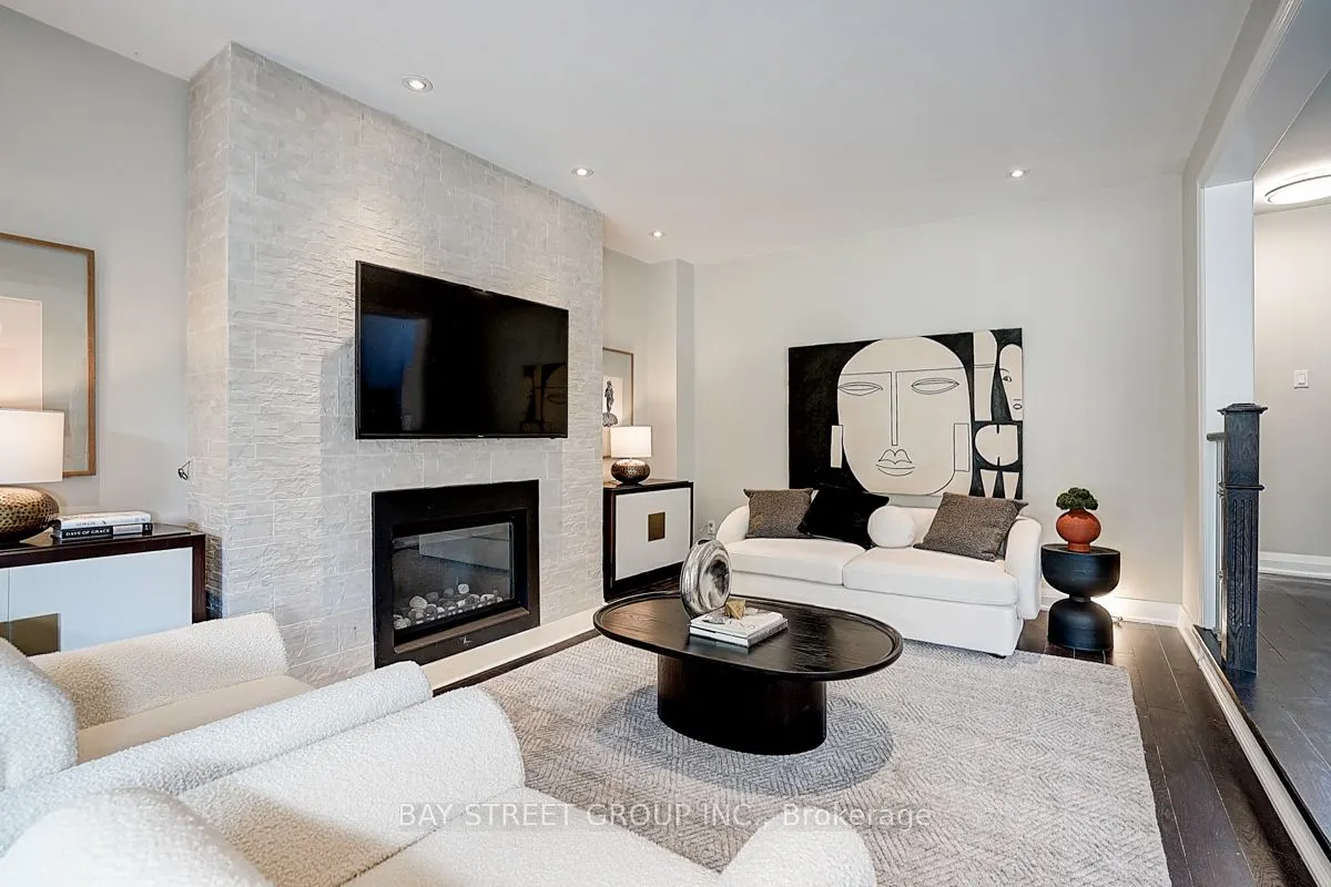 616 Sheppard Avenue
