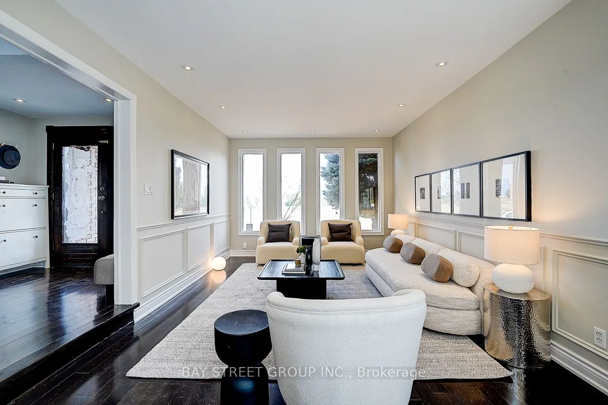 616 Sheppard Avenue