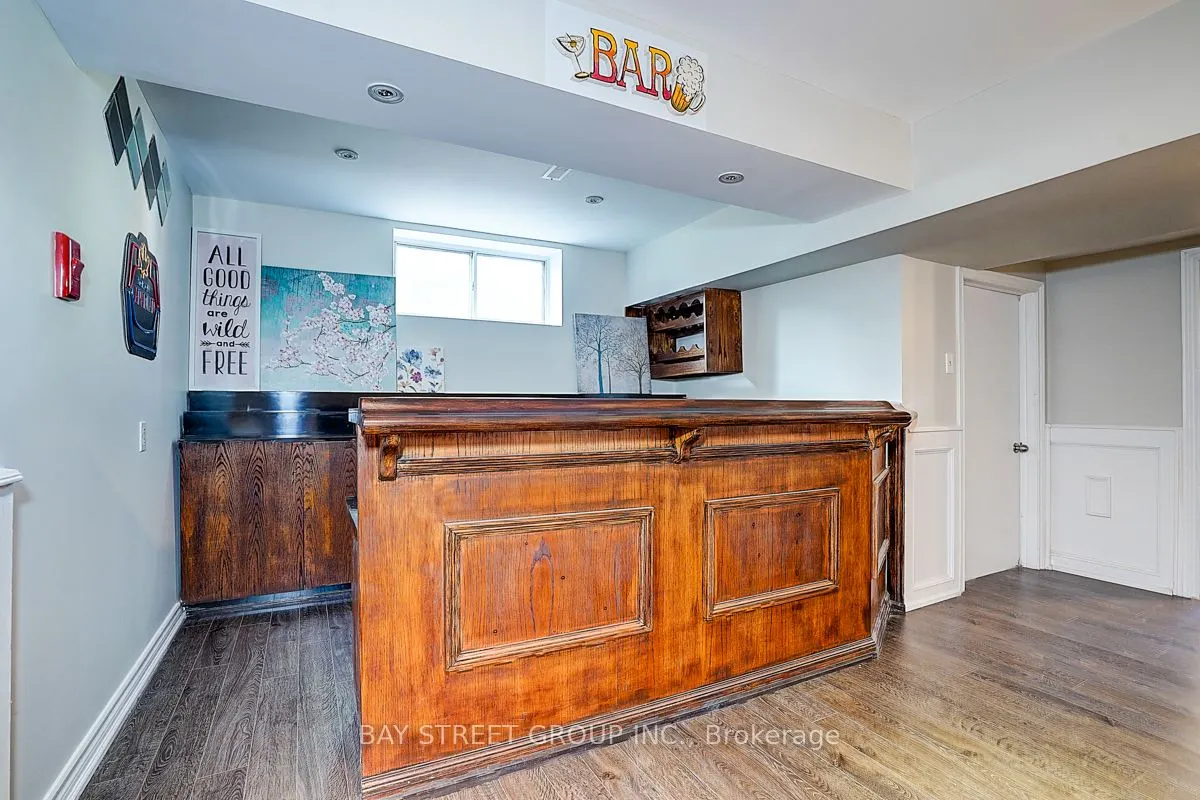 616 Sheppard Avenue