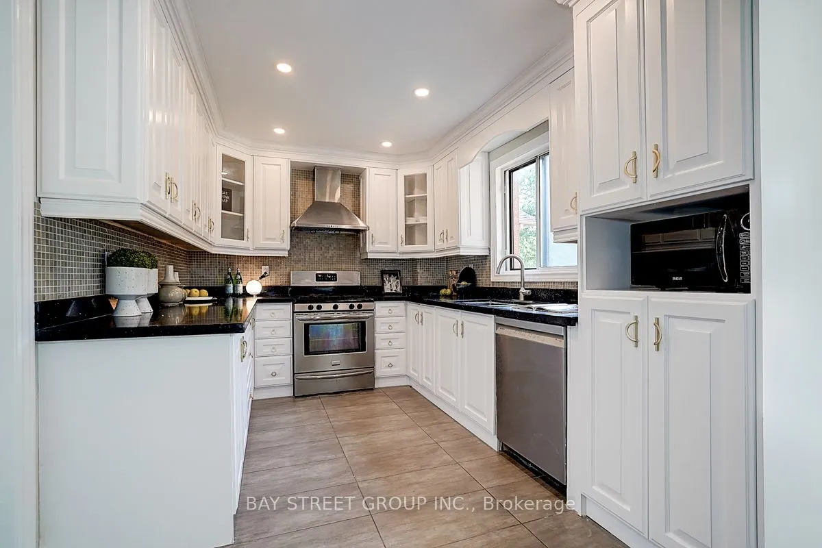 616 Sheppard Avenue