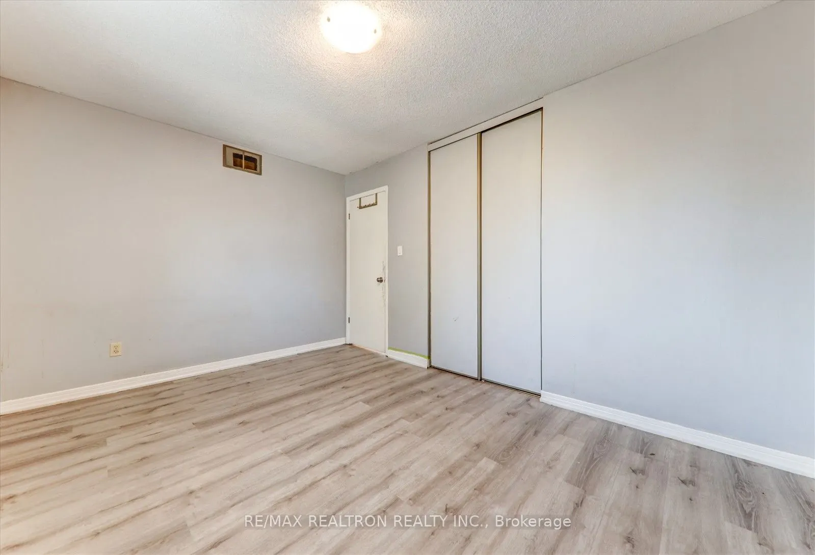 5 Hartsfield Drive