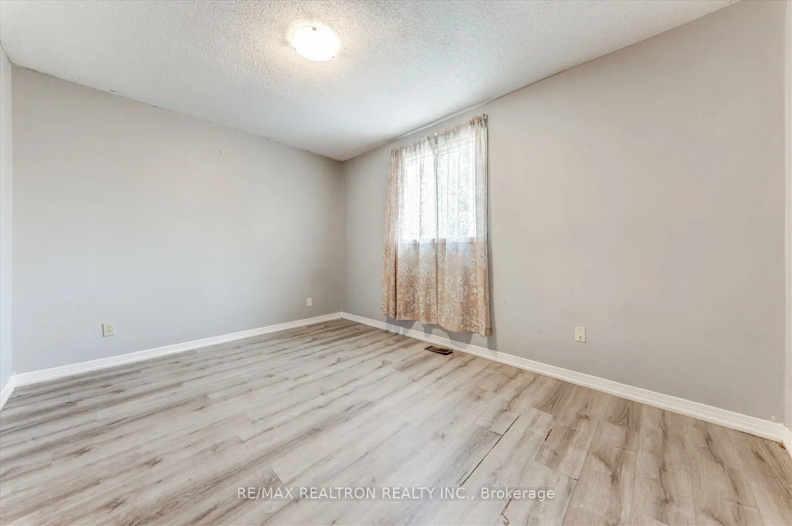 5 Hartsfield Drive