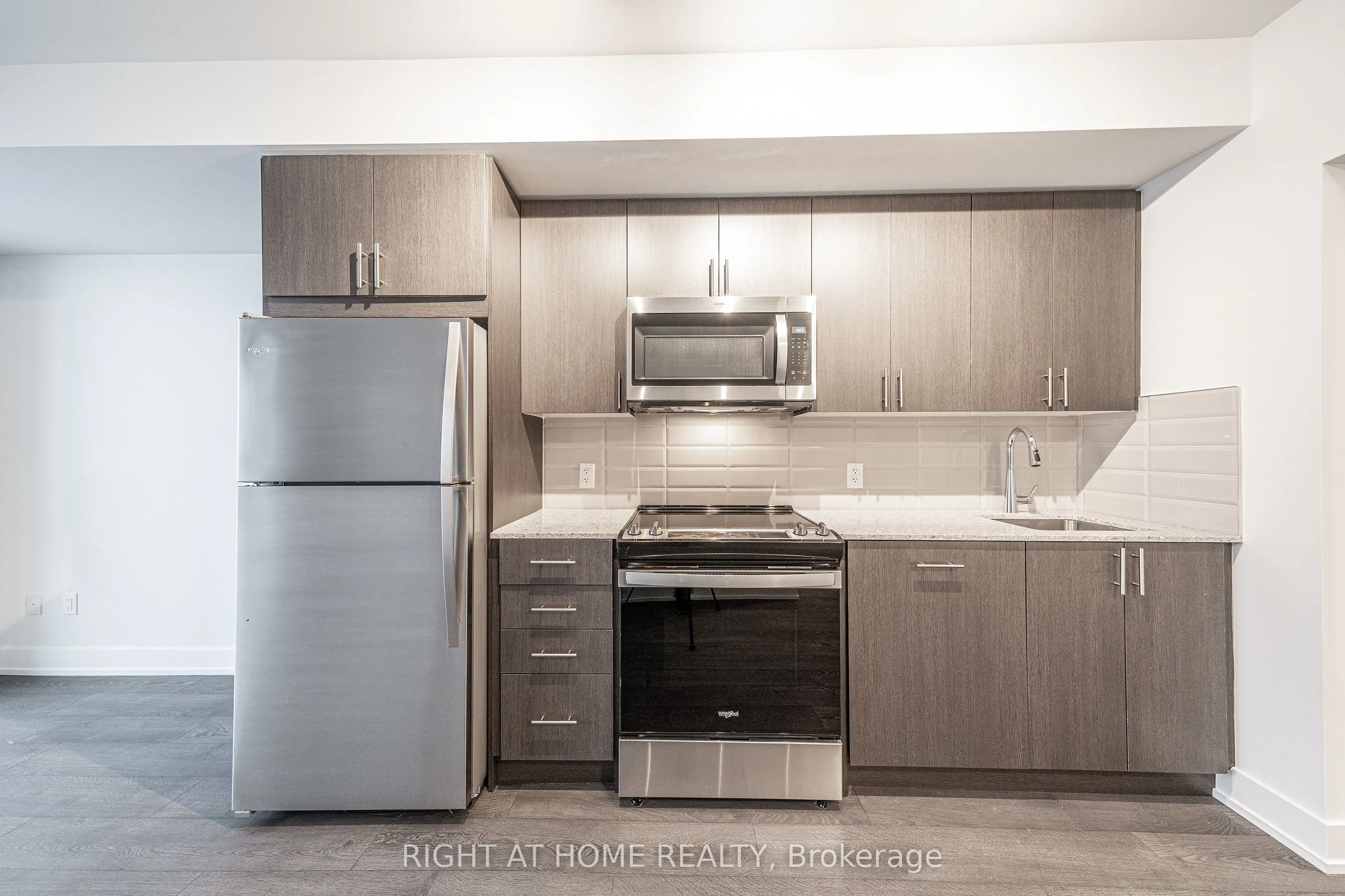2550 Simcoe Street N, #2015