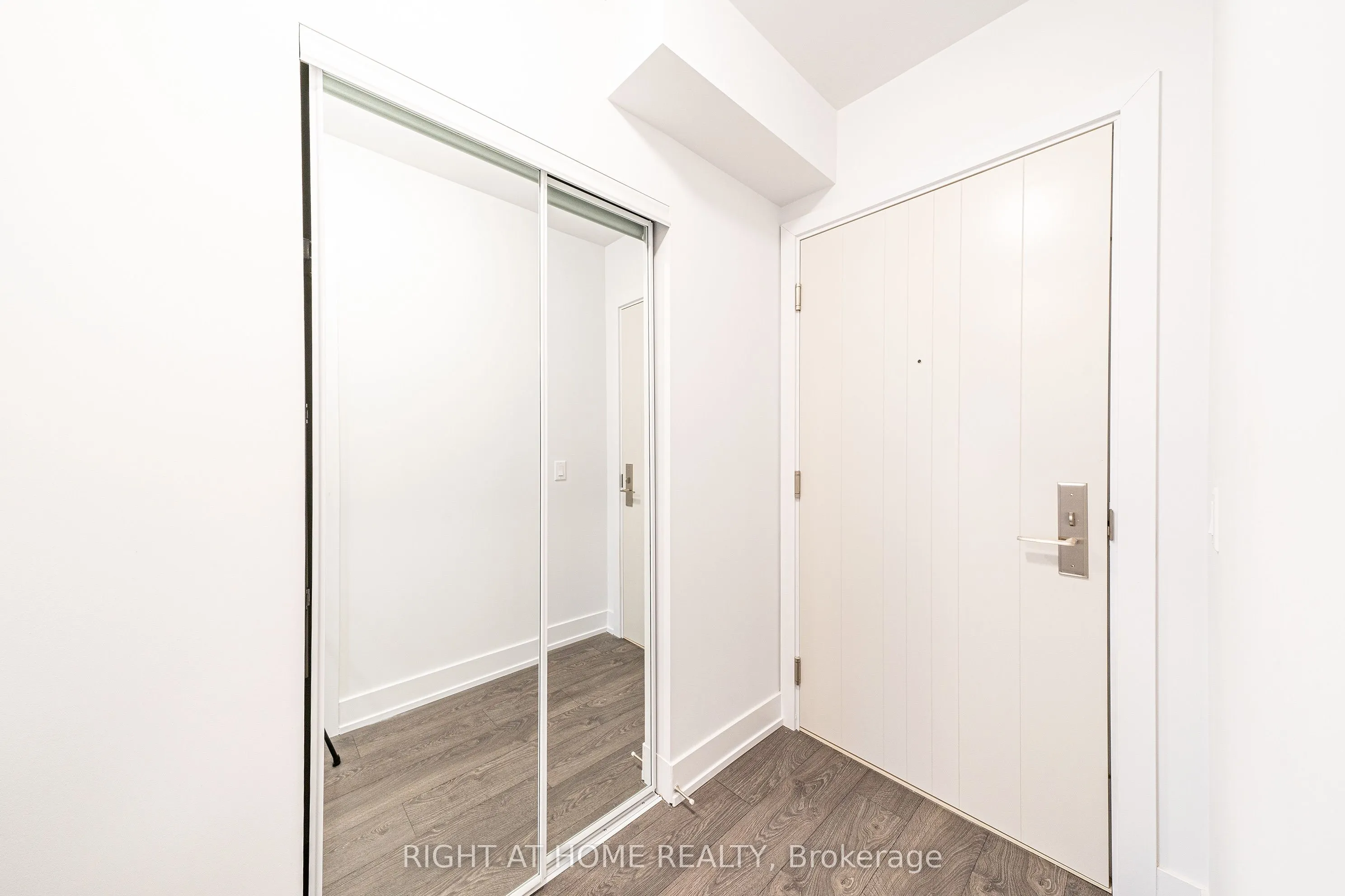 2550 Simcoe Street N, #2015