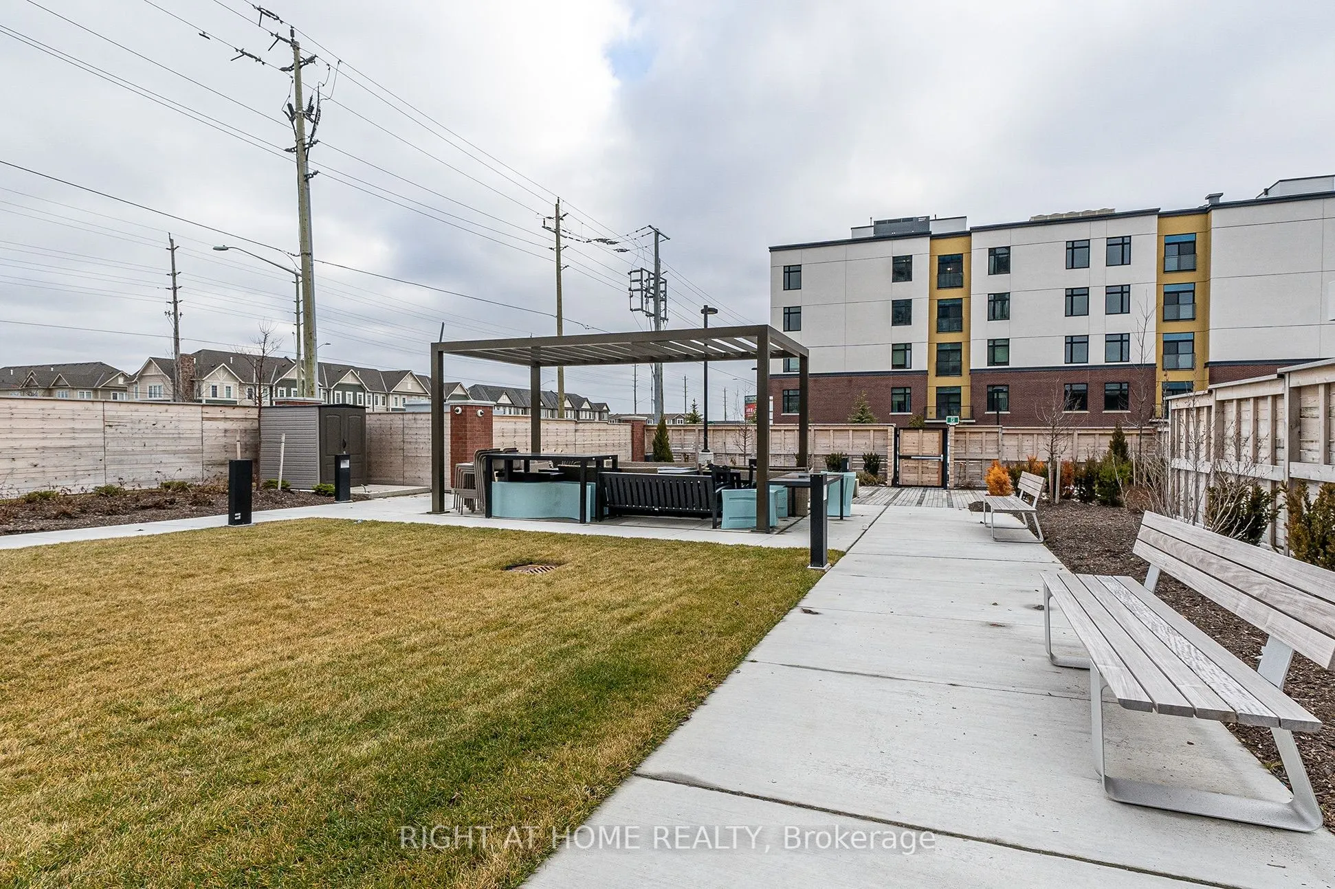 2550 Simcoe Street N, #2015