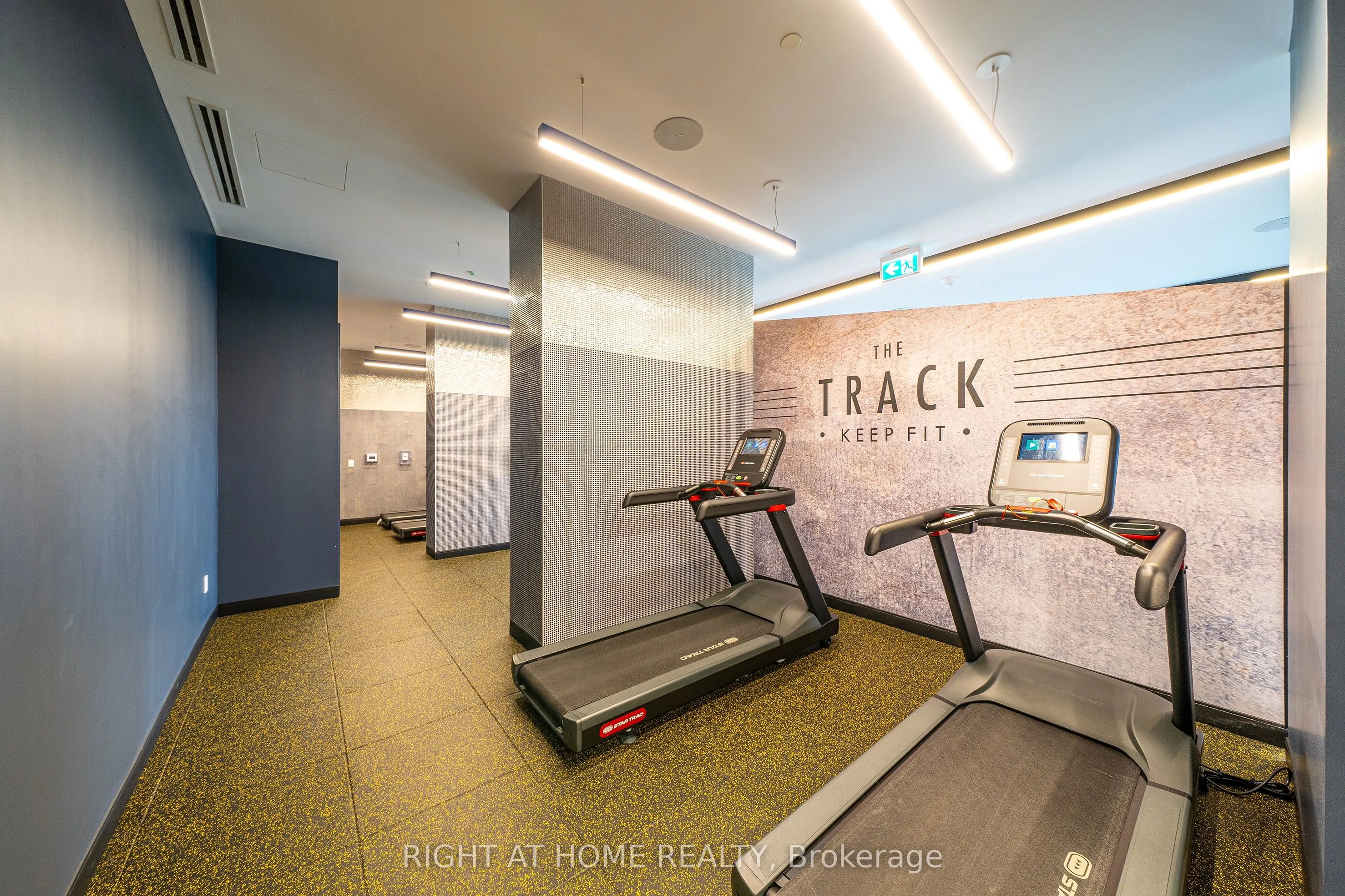 2550 Simcoe Street N, #2015