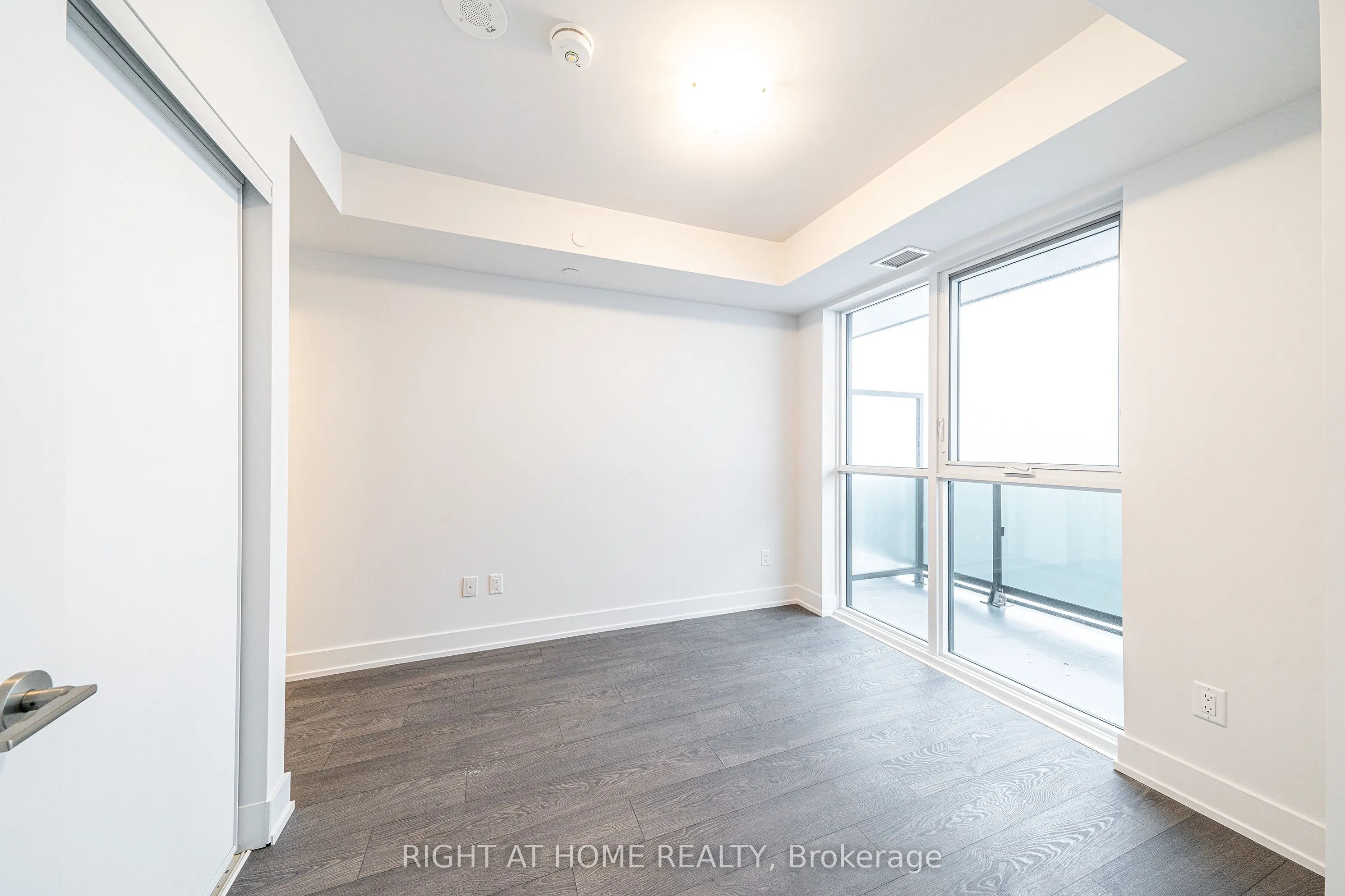 2550 Simcoe Street N, #2015