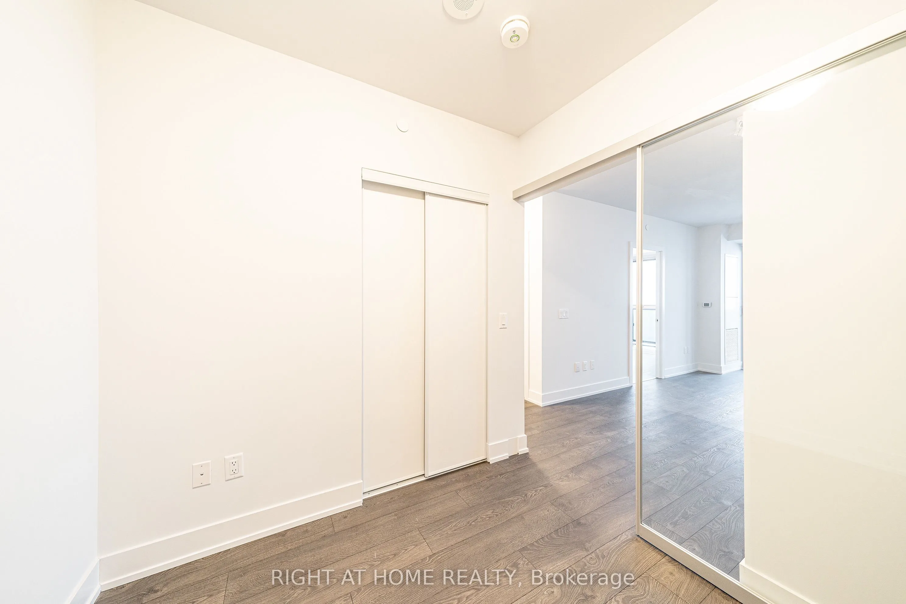2550 Simcoe Street N, #2015