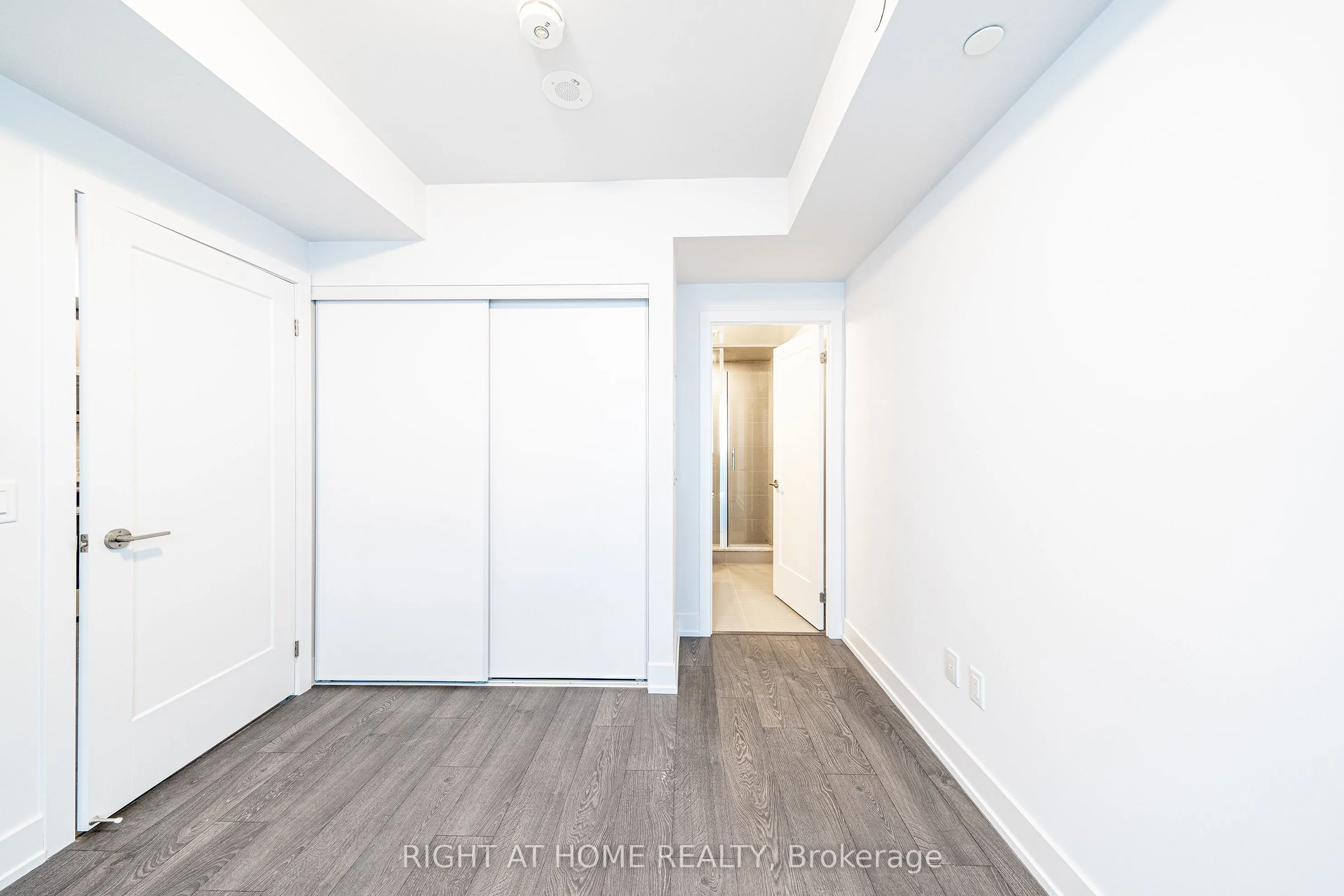 2550 Simcoe Street N, #2015