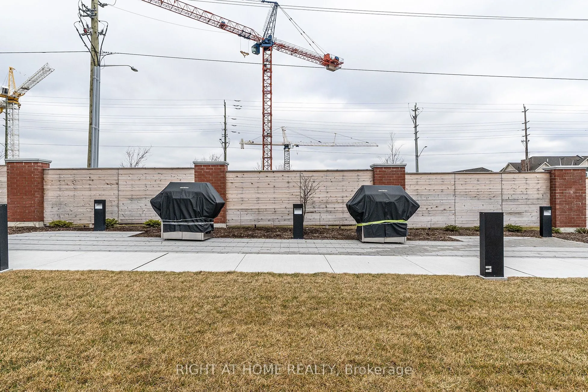 2550 Simcoe Street N, #2015