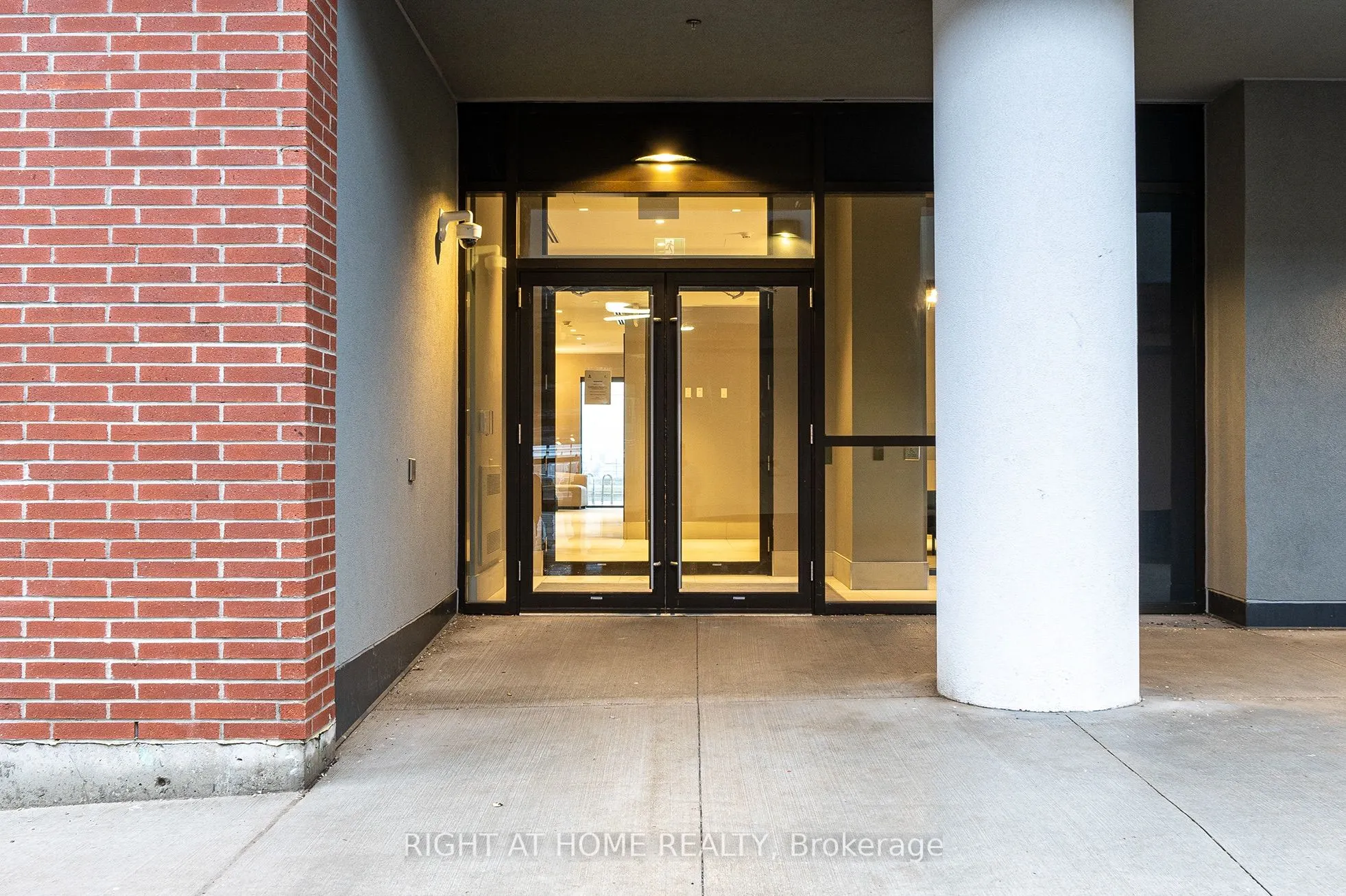 2550 Simcoe Street N, #2015