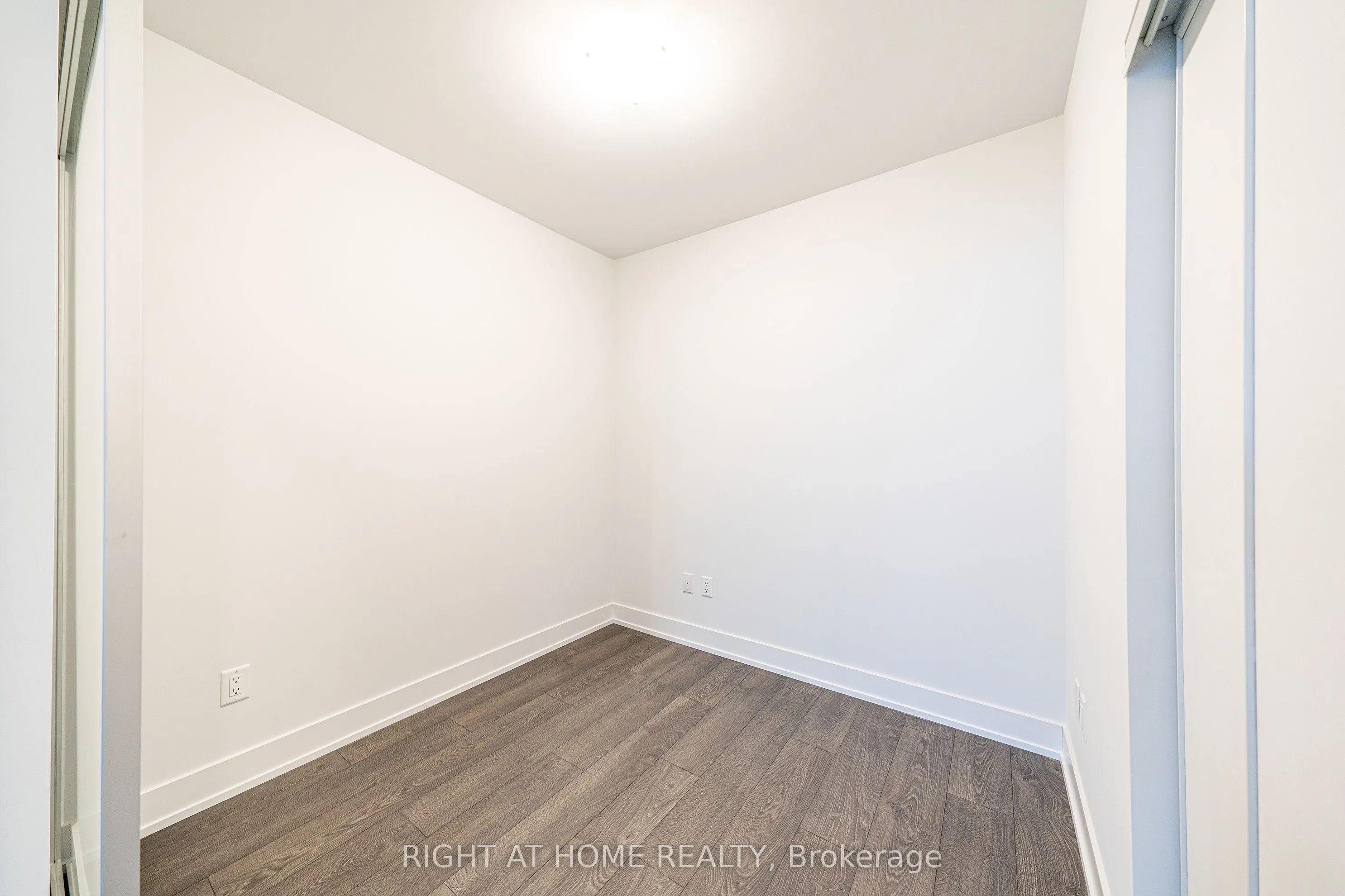 2550 Simcoe Street N, #2015