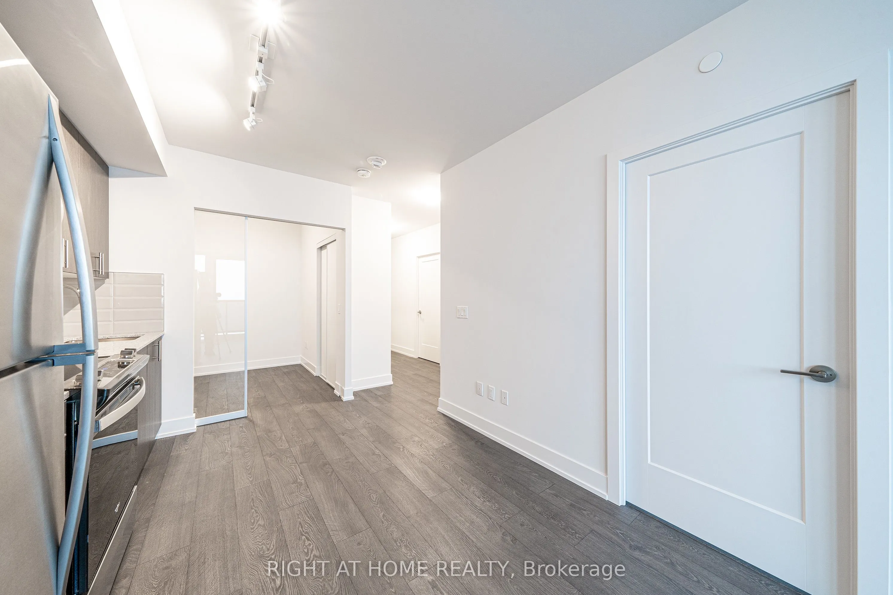2550 Simcoe Street N, #2015