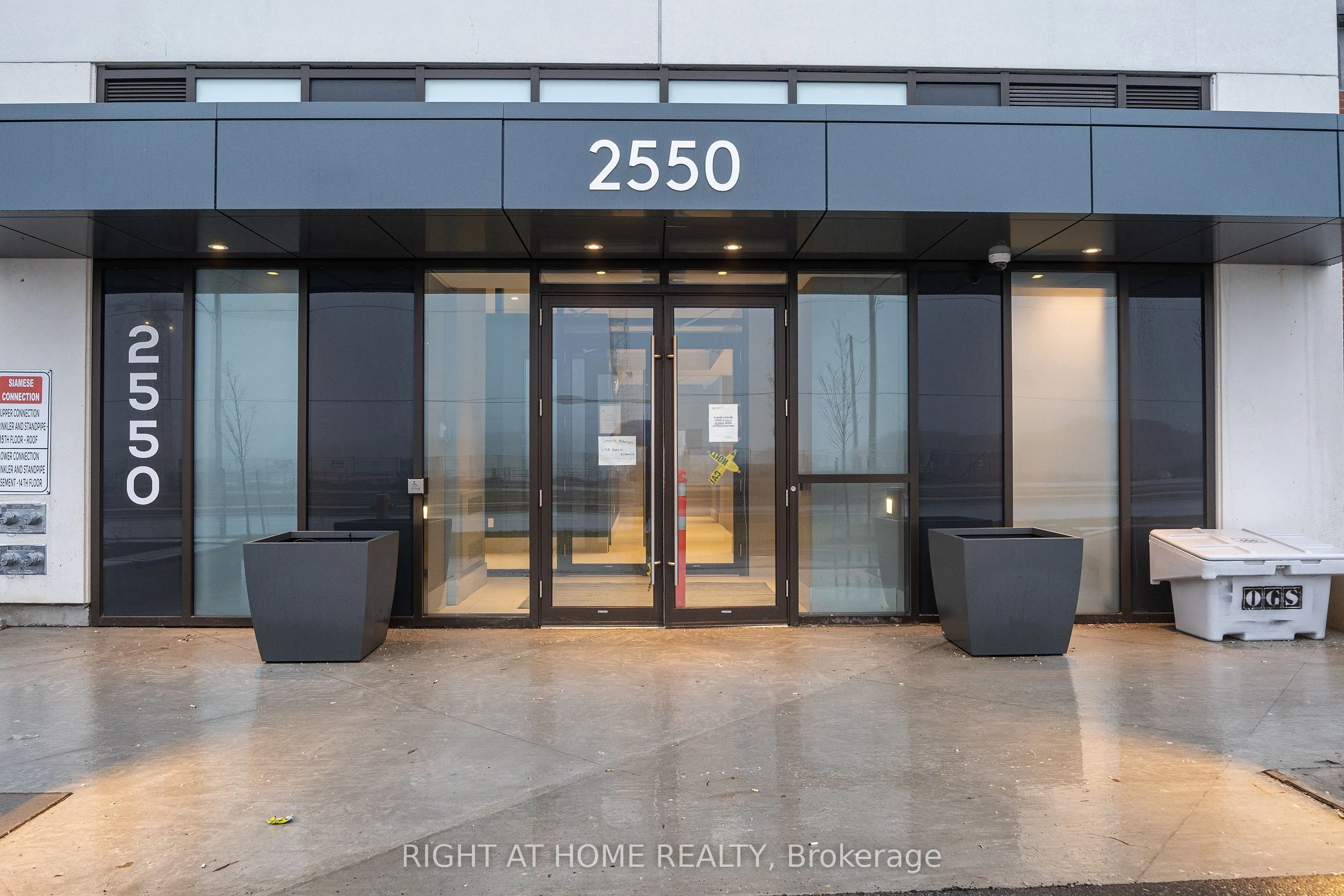 2550 Simcoe Street N, #2015