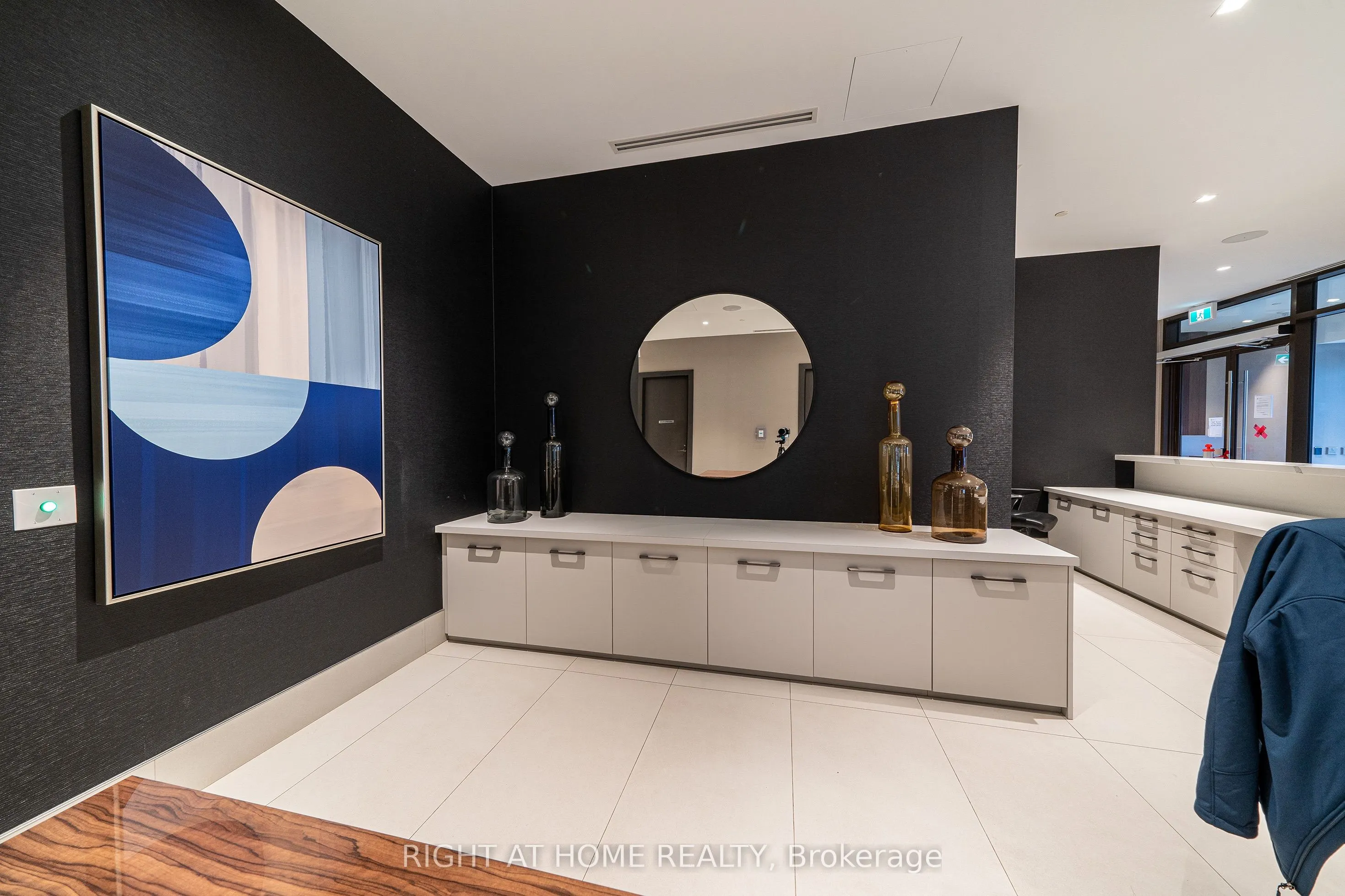 2550 Simcoe Street N, #2015