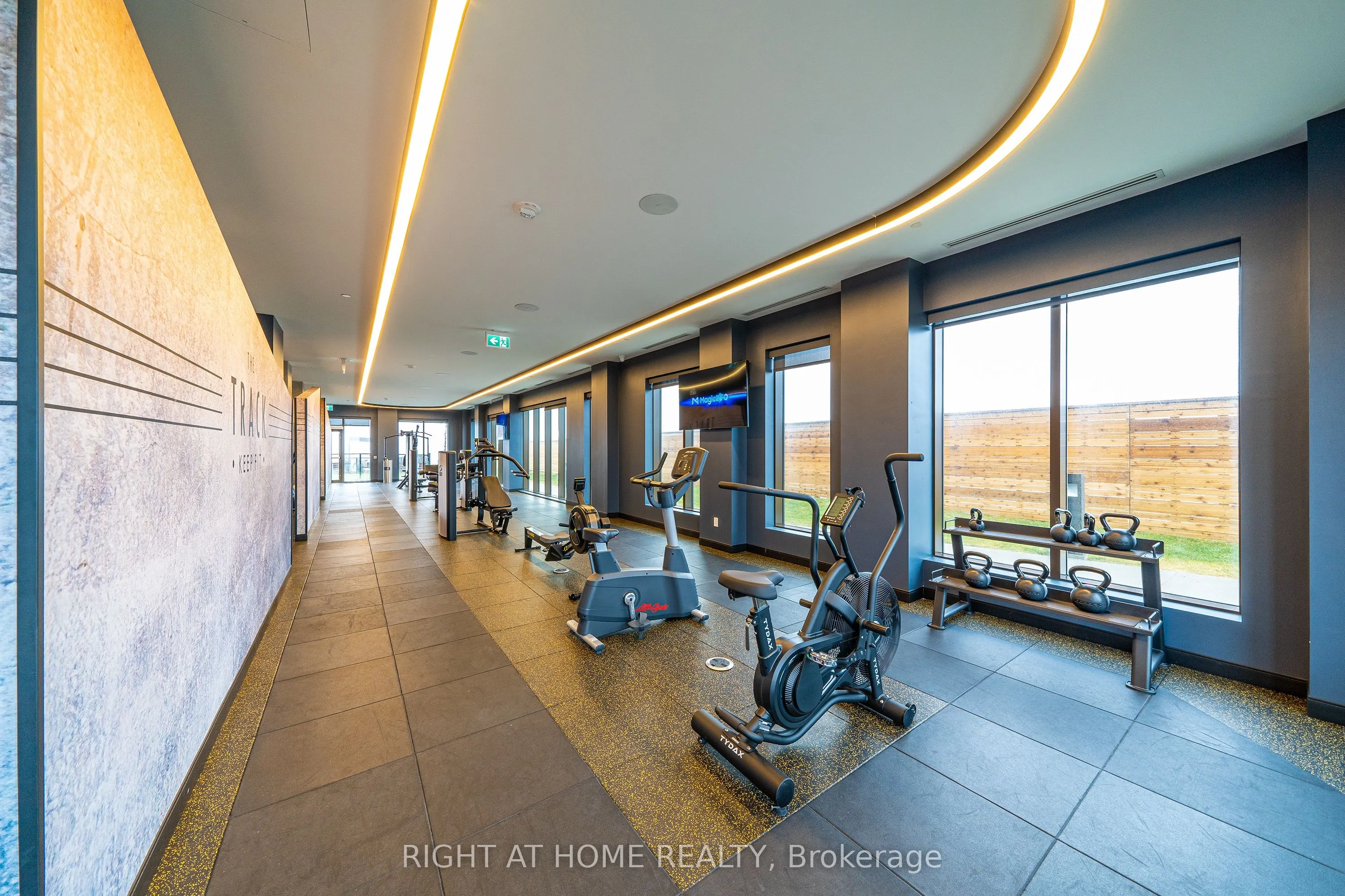 2550 Simcoe Street N, #2015