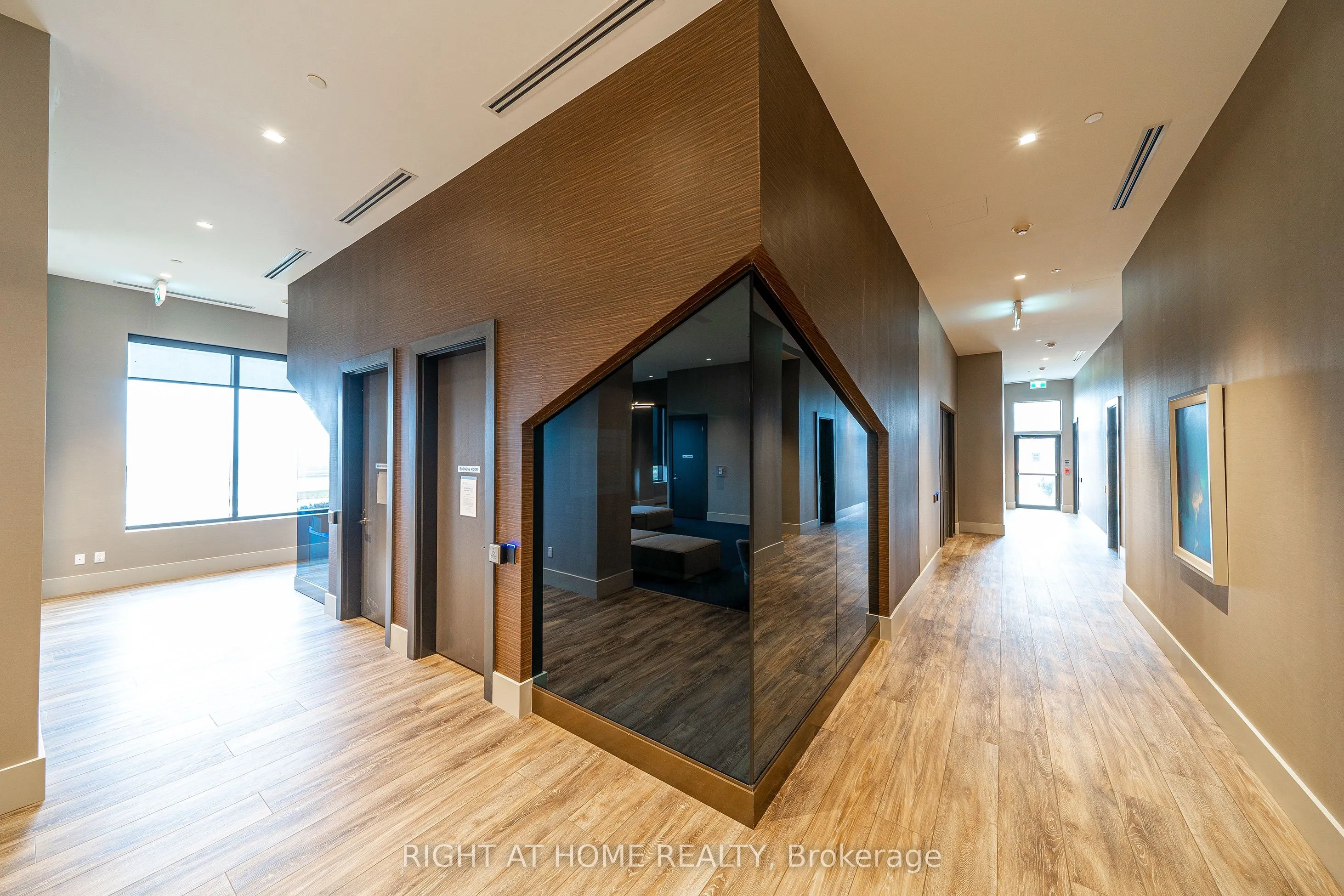 2550 Simcoe Street N, #2015