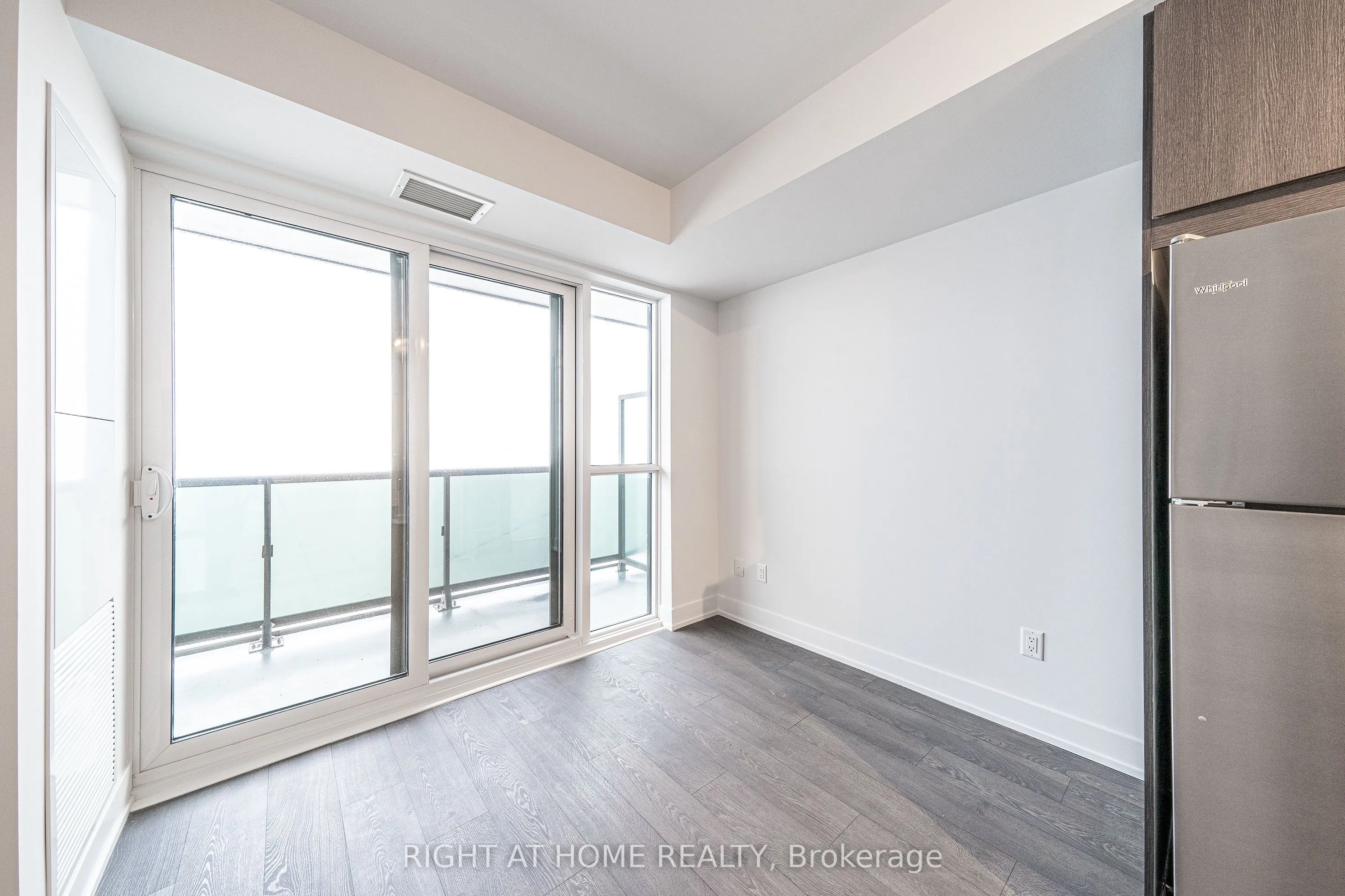 2550 Simcoe Street N, #2015