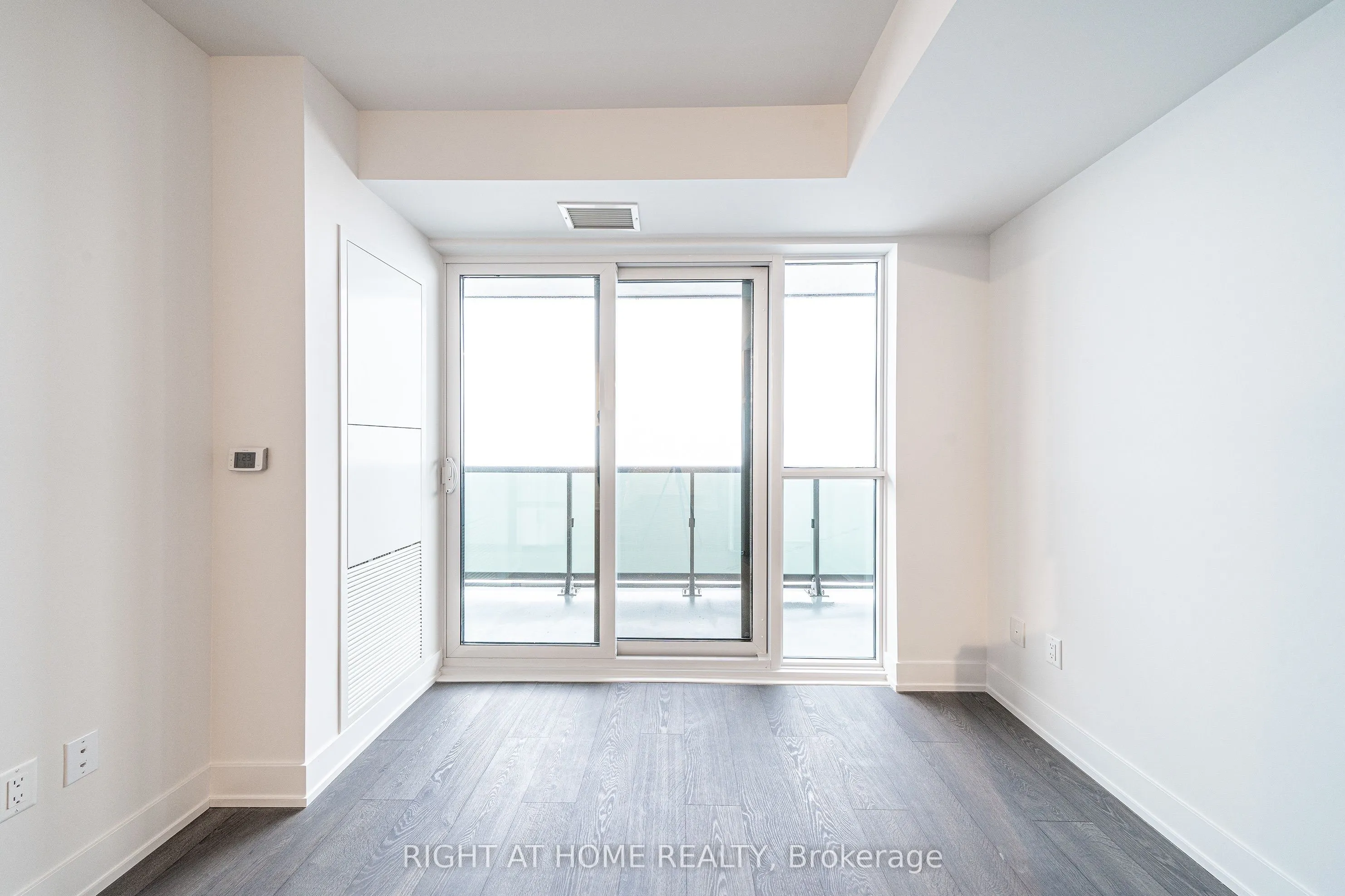 2550 Simcoe Street N, #2015