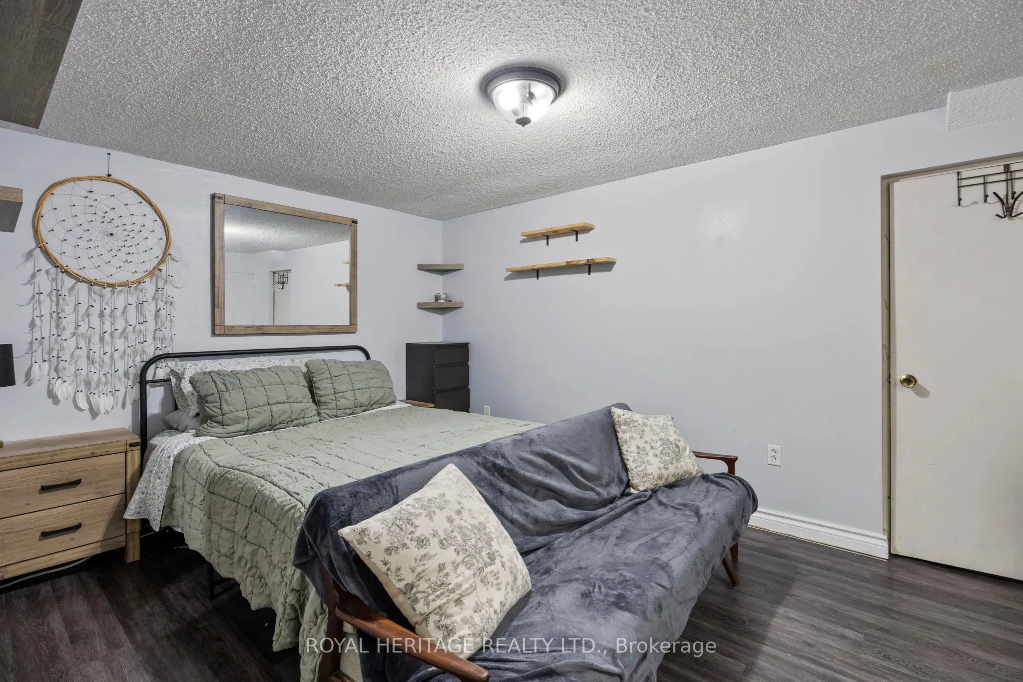 1471 Connery Crescent
