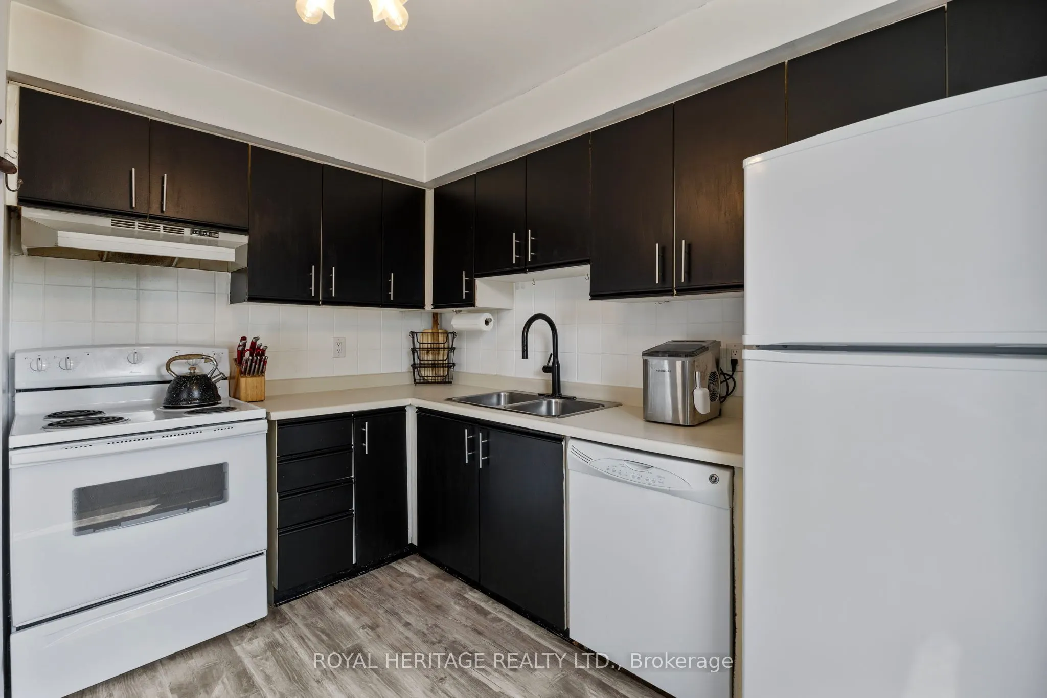1471 Connery Crescent