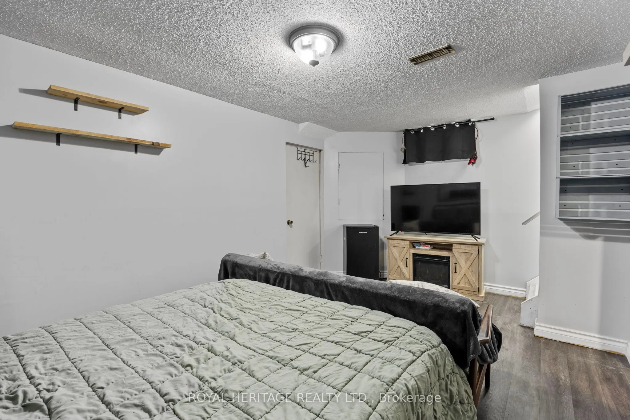 1471 Connery Crescent