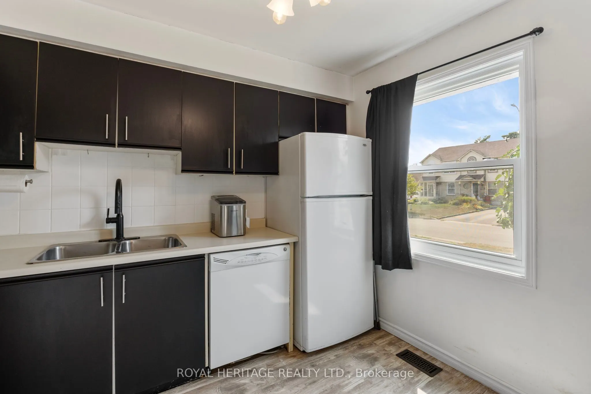 1471 Connery Crescent