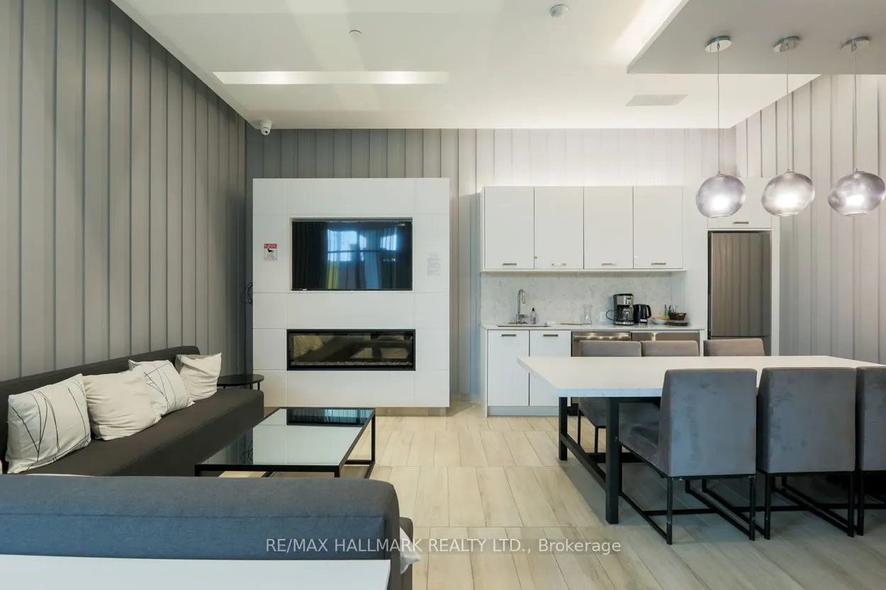 1630 Queen Street E, #220