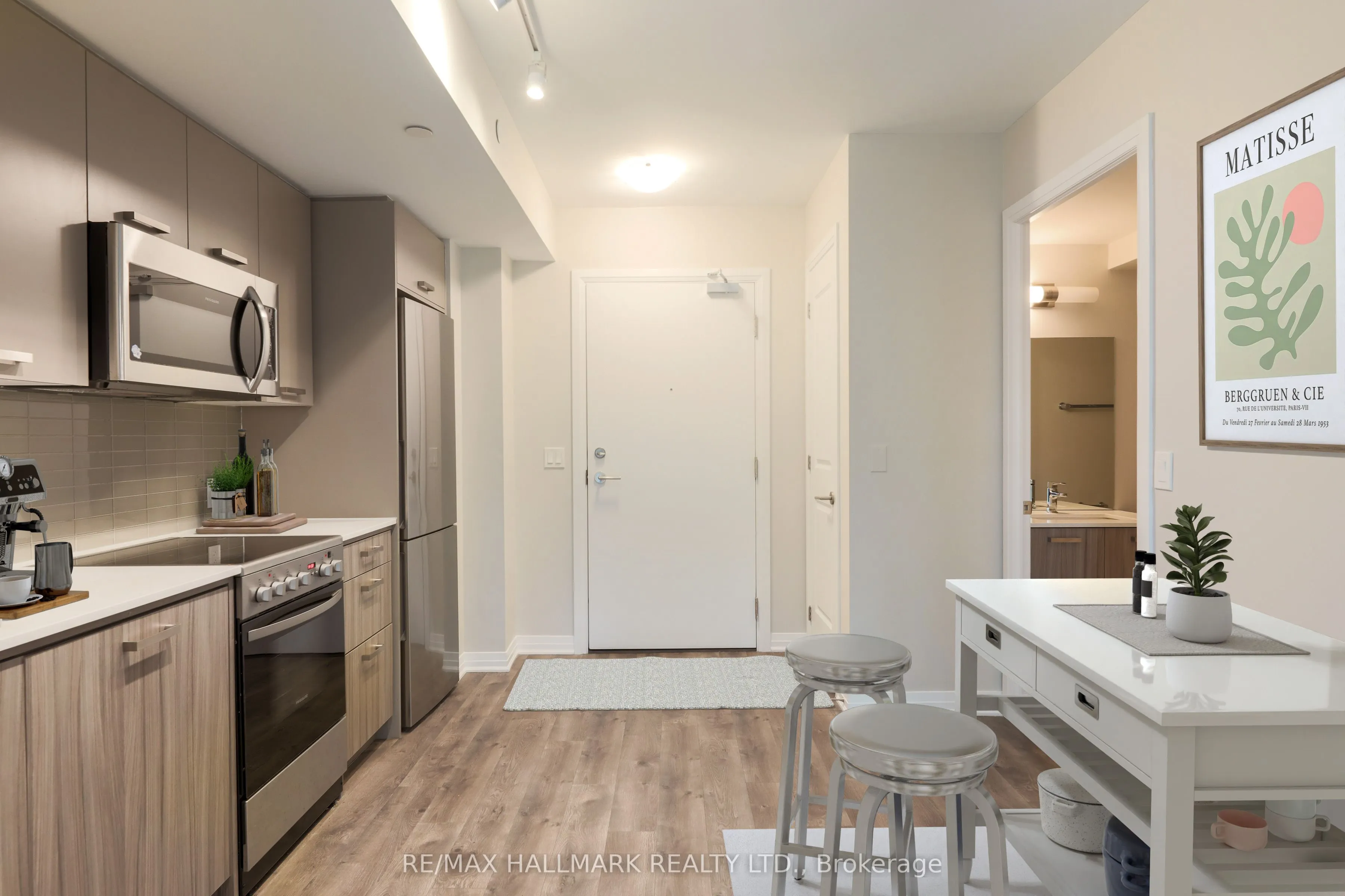 1630 Queen Street E, #220
