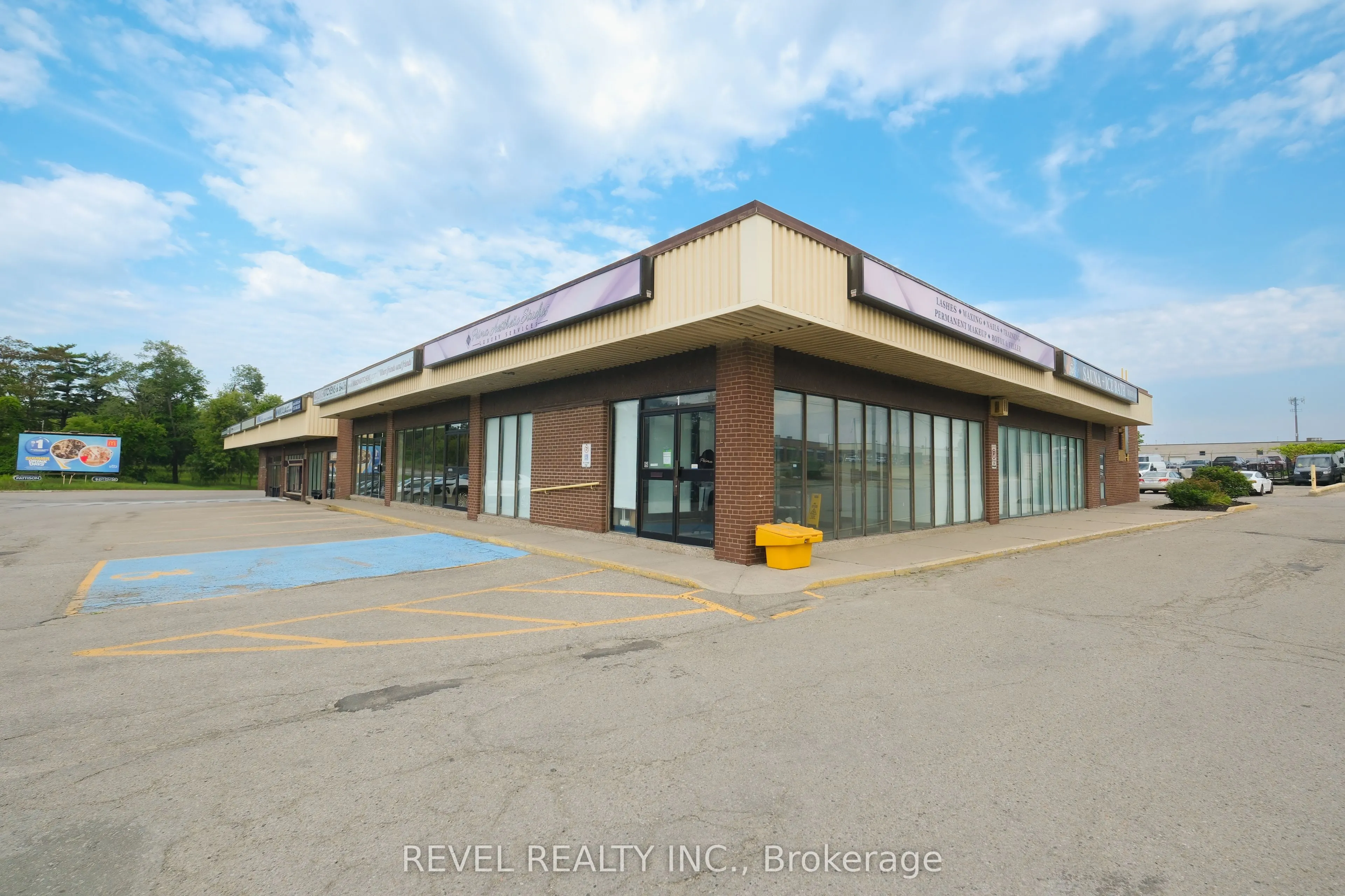 350 Wentworth Street E, #1
