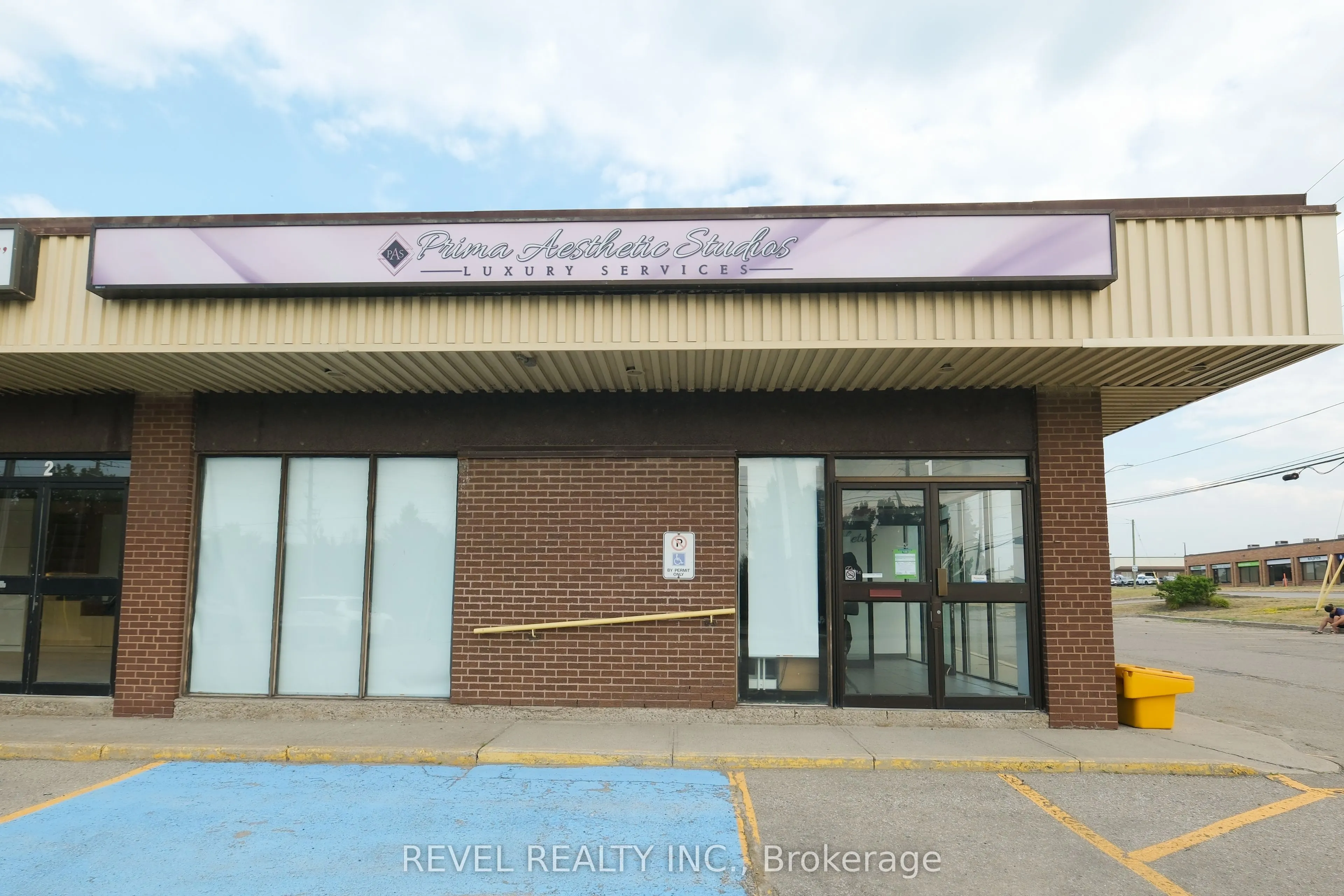 350 Wentworth Street E, #1