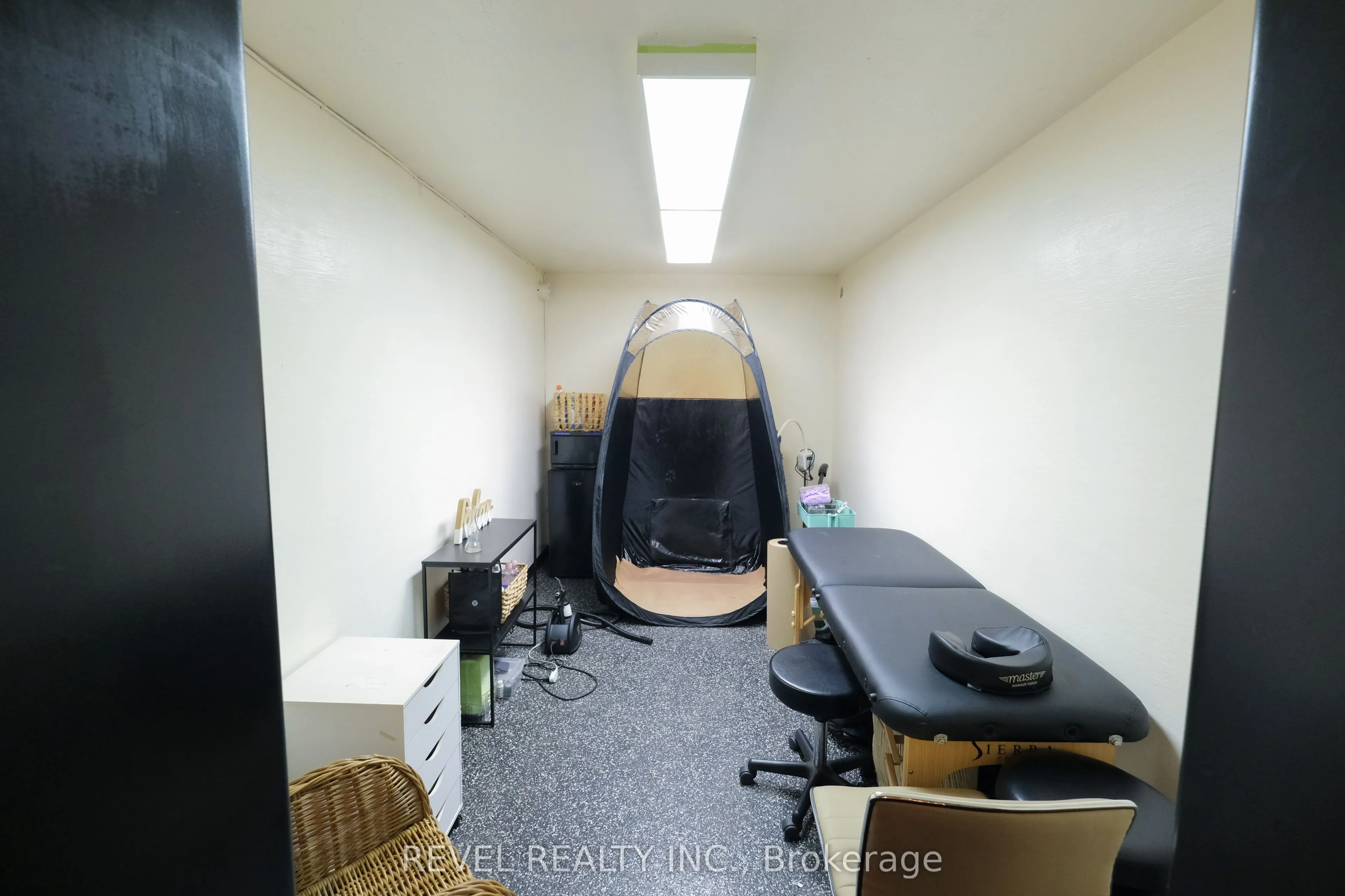 350 Wentworth Street E, #1