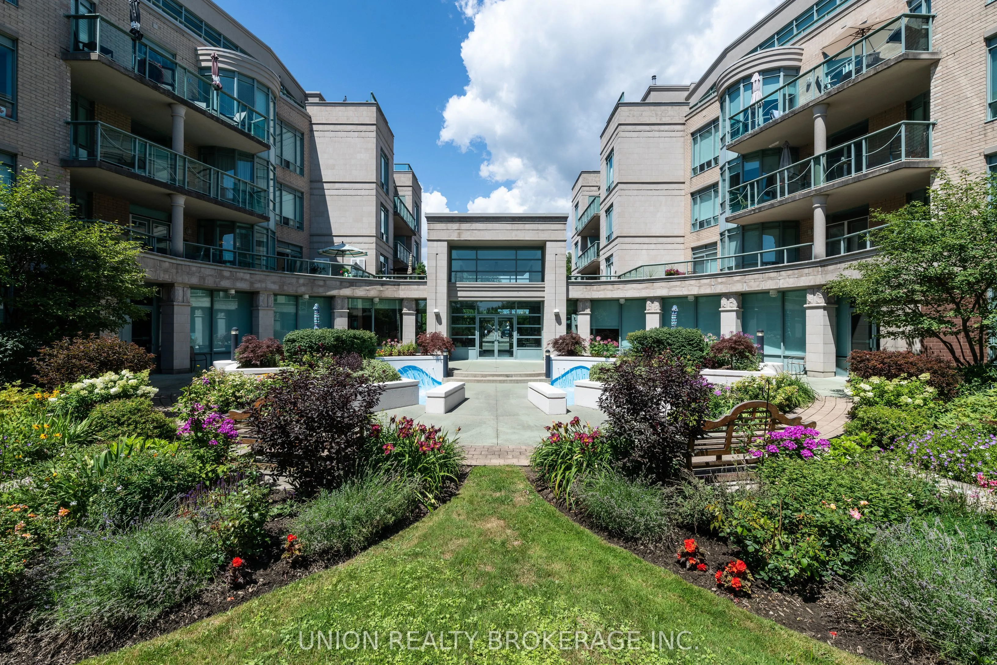 9 Boardwalk Drive, #225
