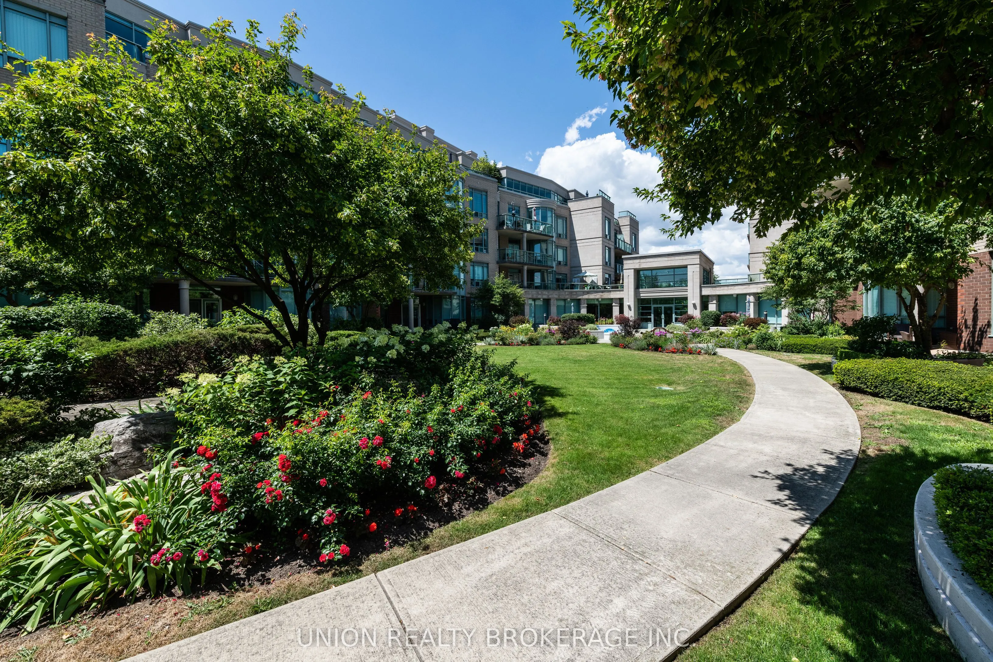 9 Boardwalk Drive, #225