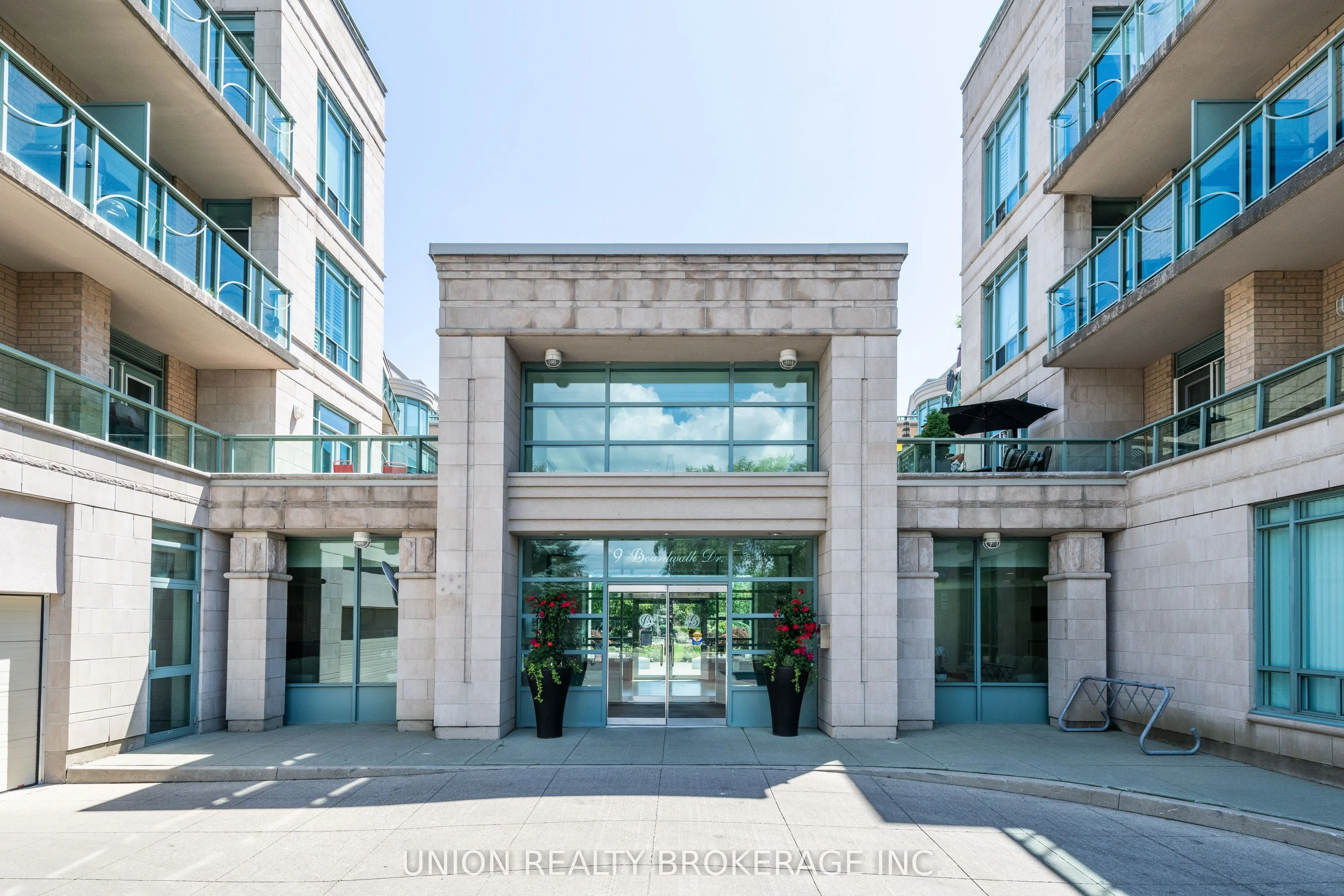 9 Boardwalk Drive, #225