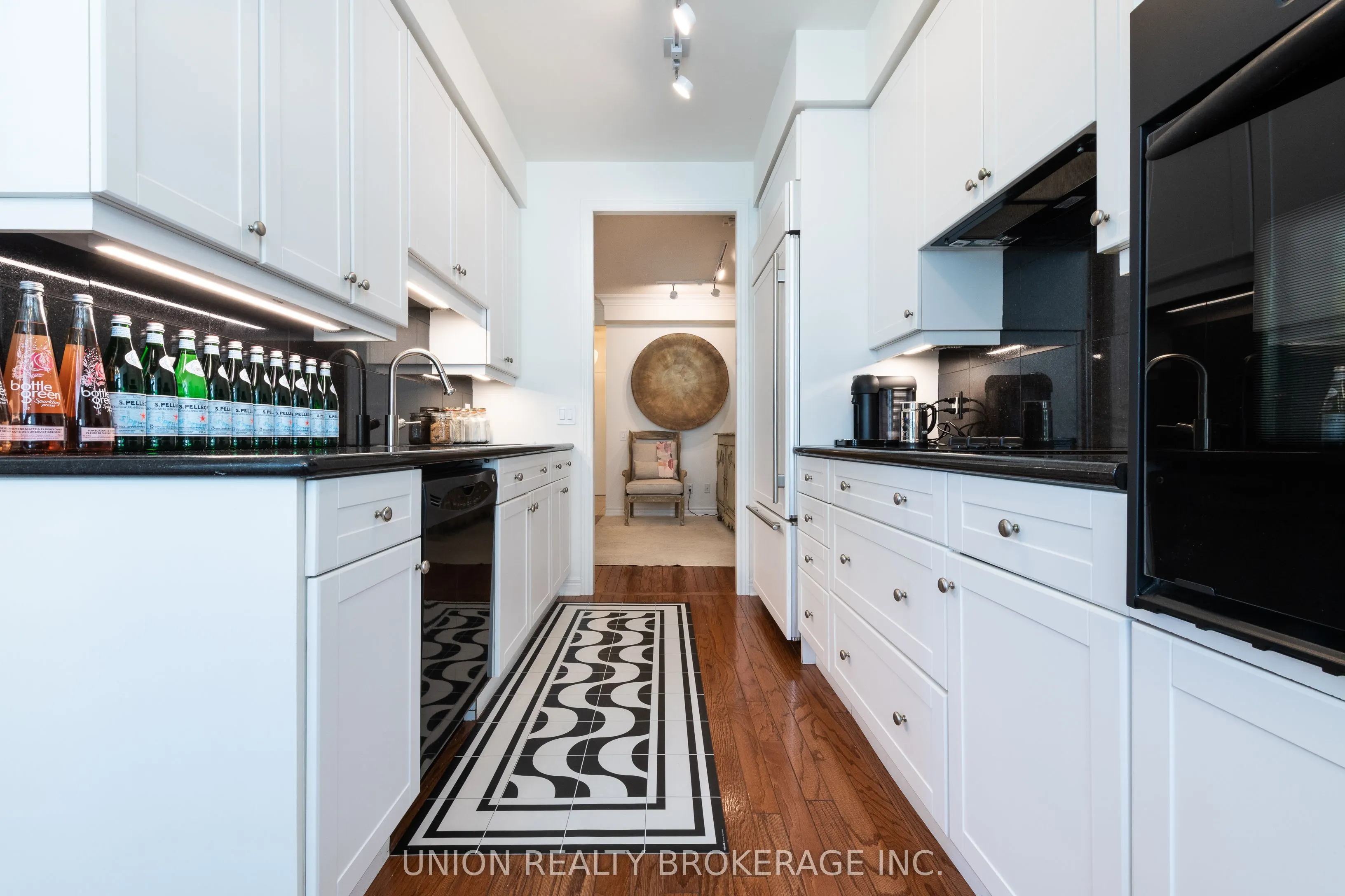 9 Boardwalk Drive, #225
