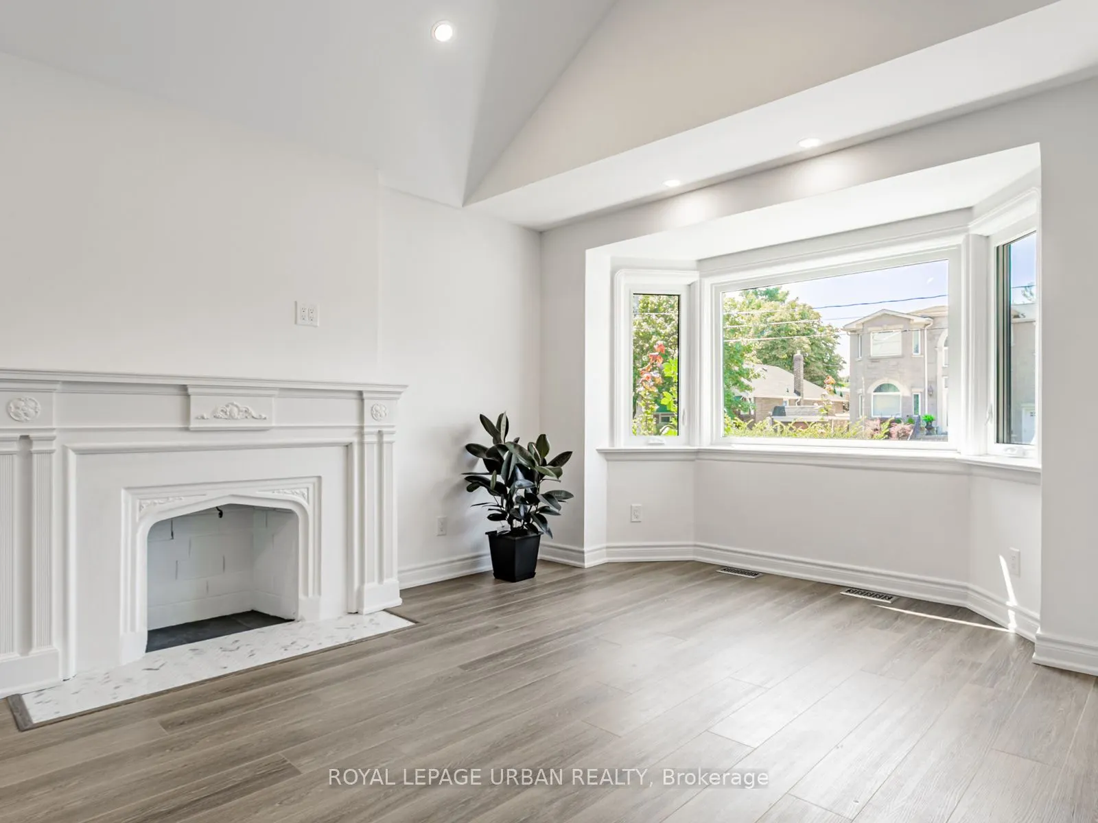 1627 Woodbine Heights Boulevard