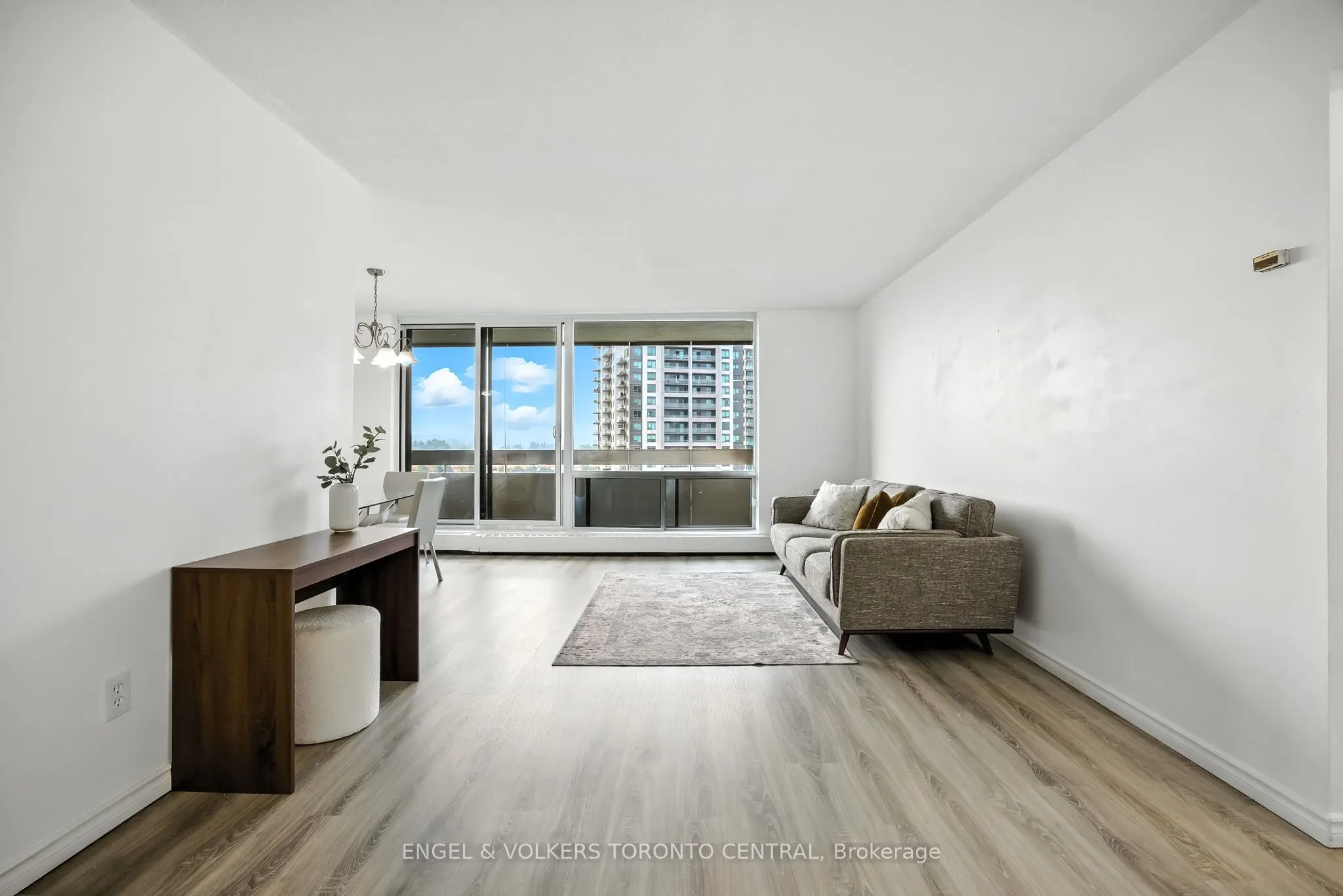 1210 Radom Street, #910