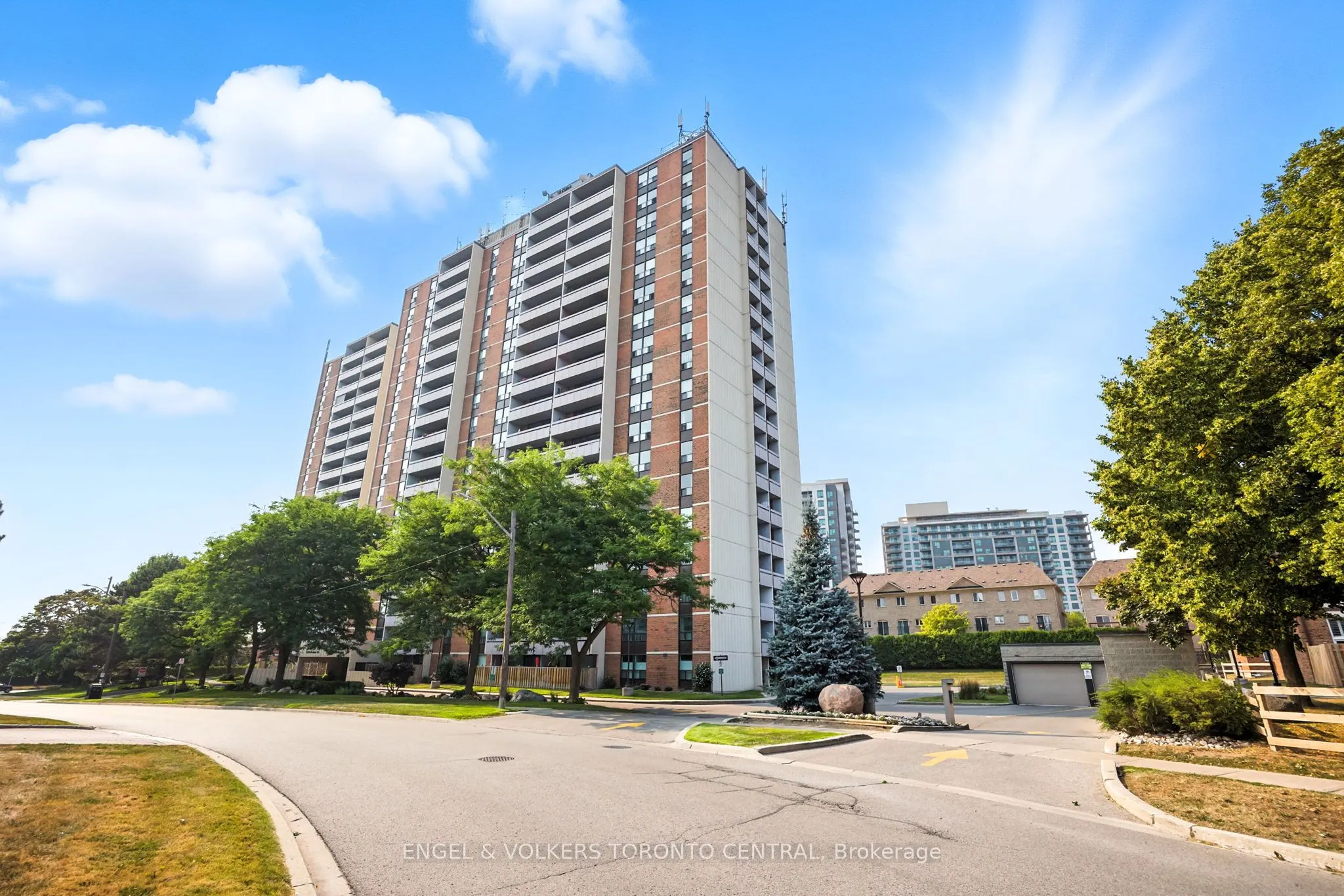 1210 Radom Street, #910