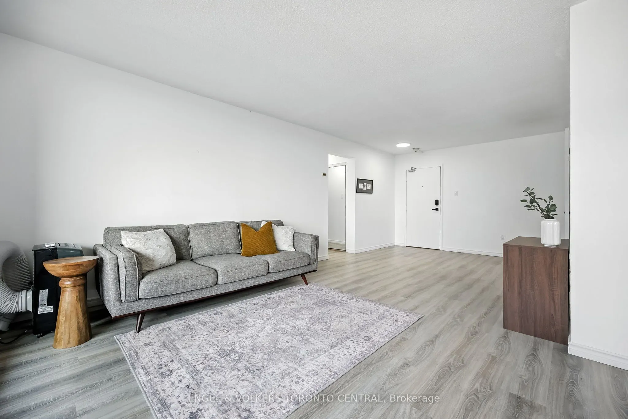 1210 Radom Street, #910