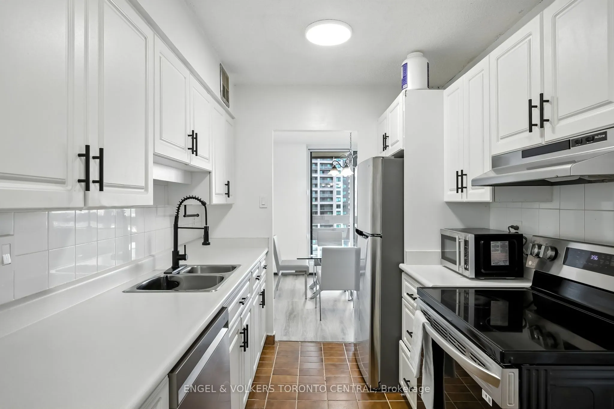 1210 Radom Street, #910