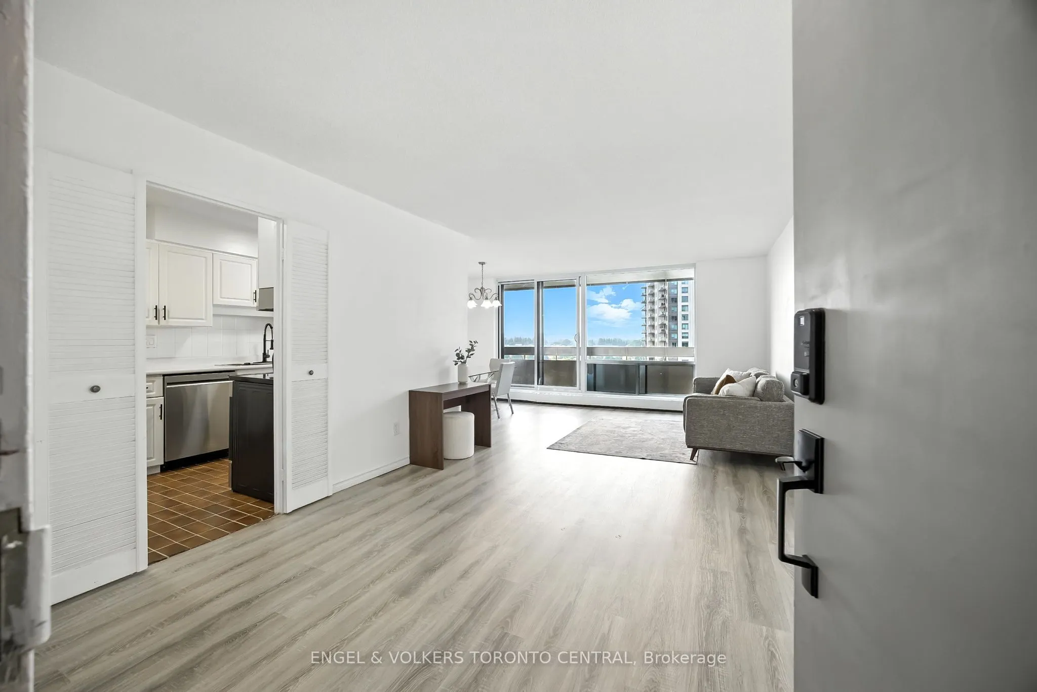 1210 Radom Street, #910