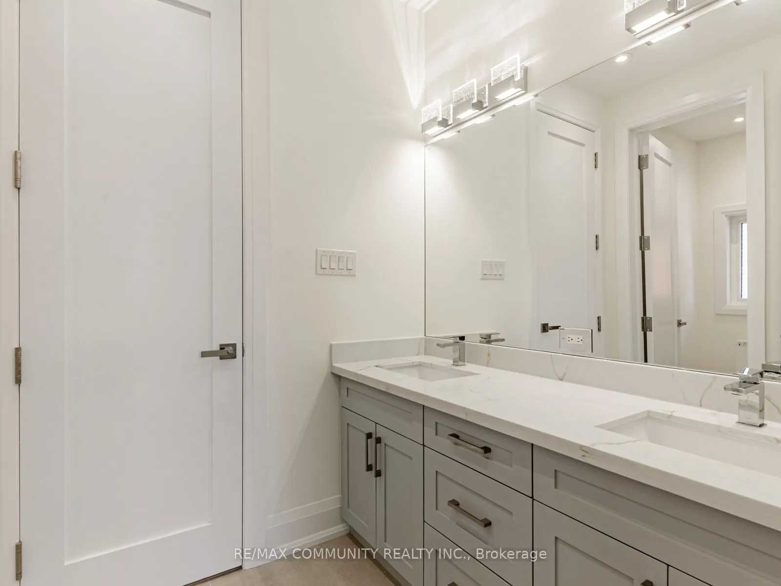 43 Sugarbush Square