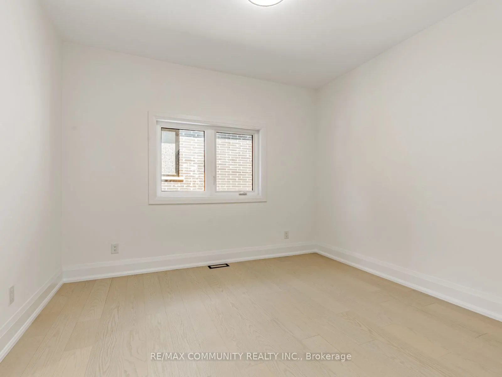 43 Sugarbush Square